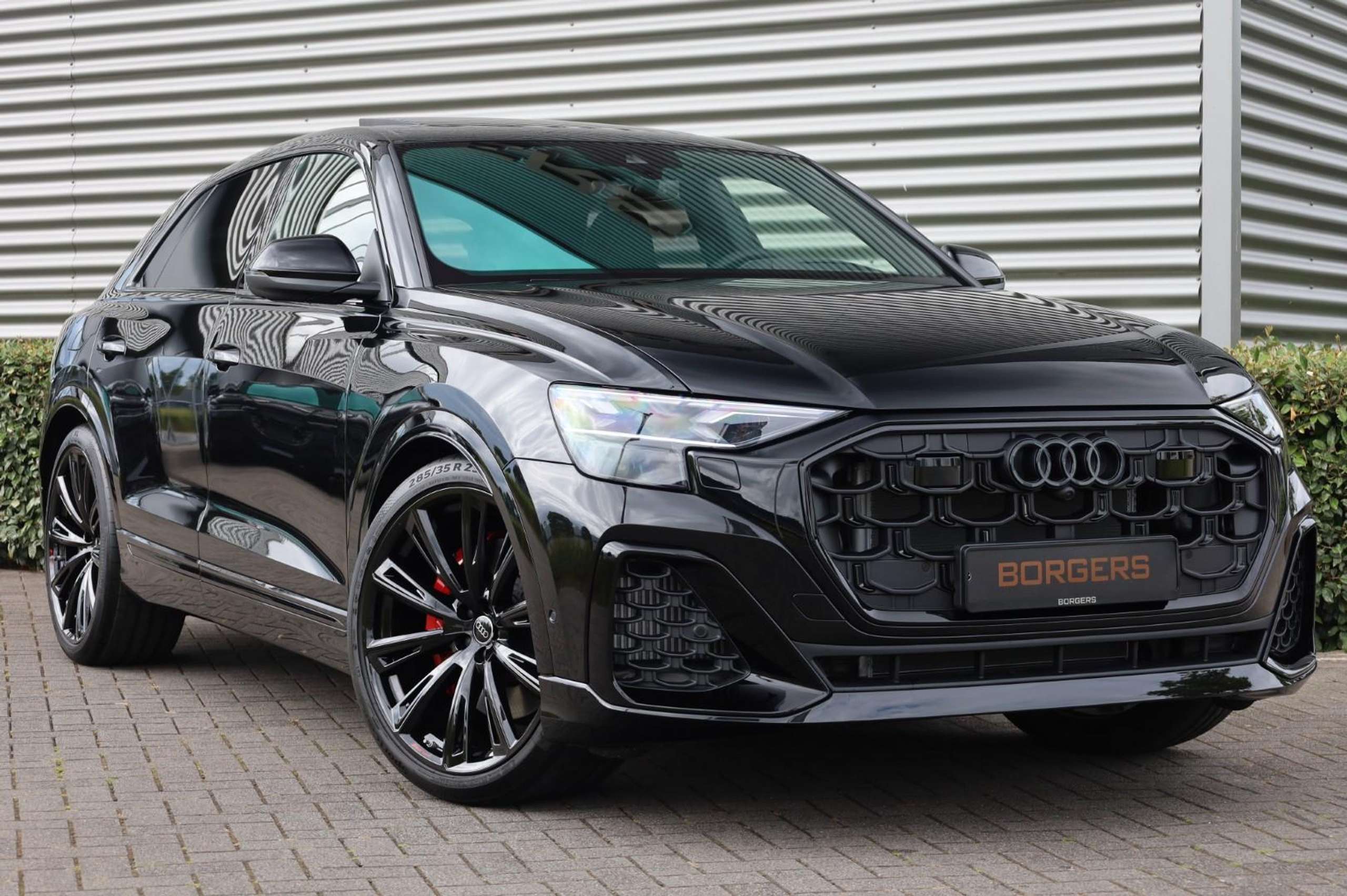 Audi - Q8