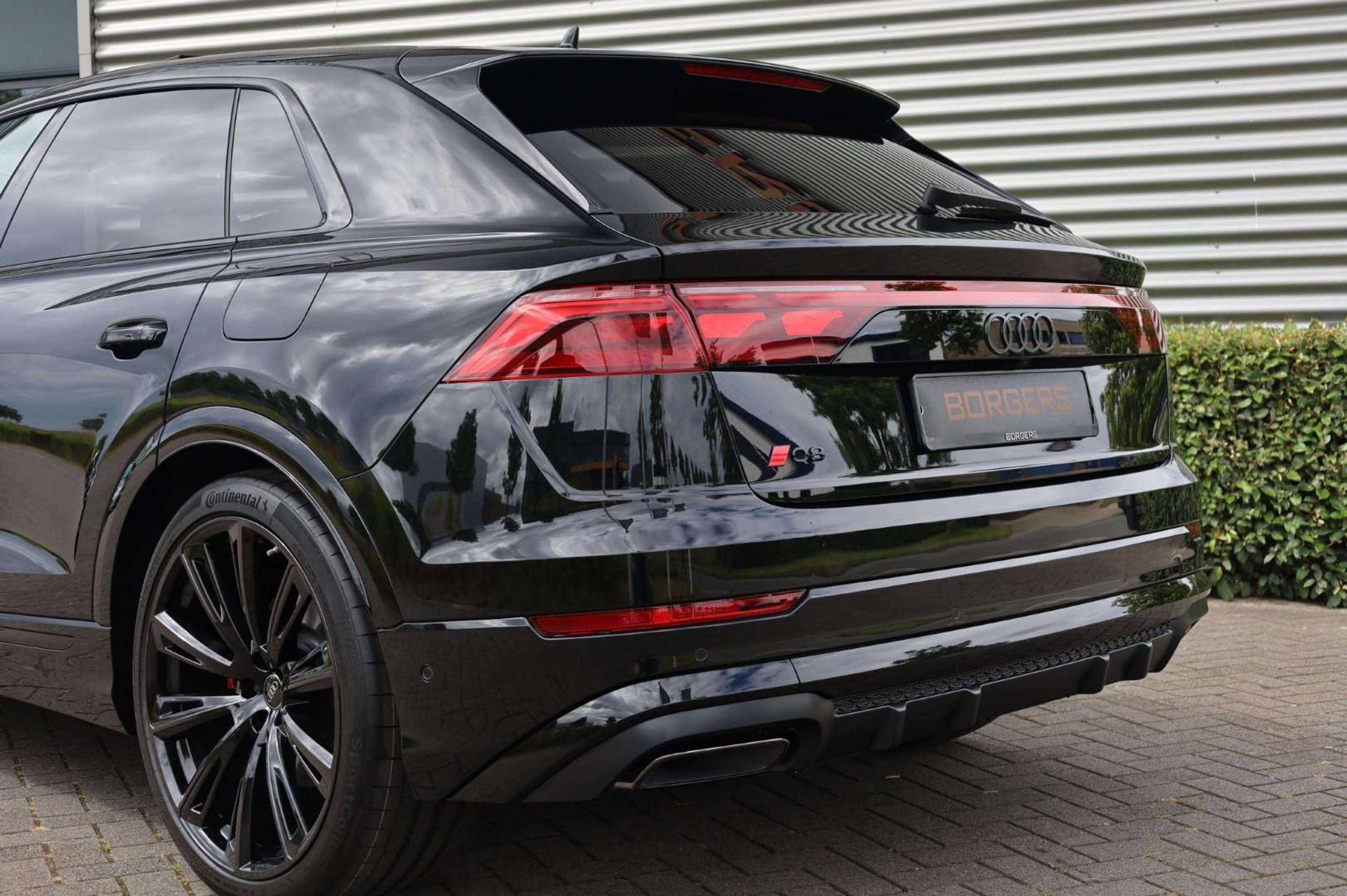 Audi - Q8