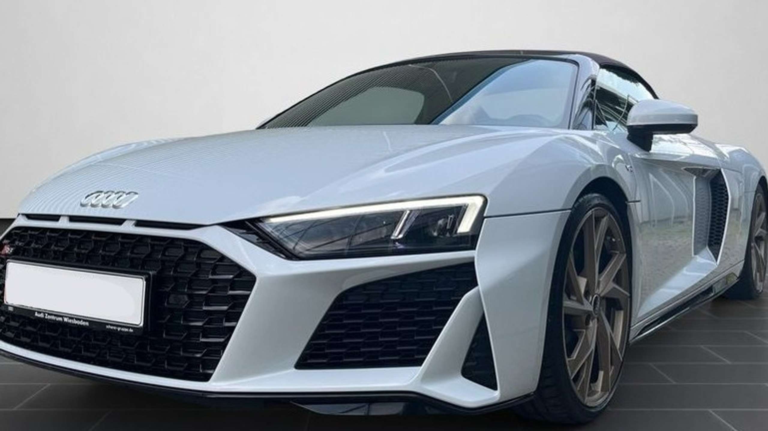 Audi - R8