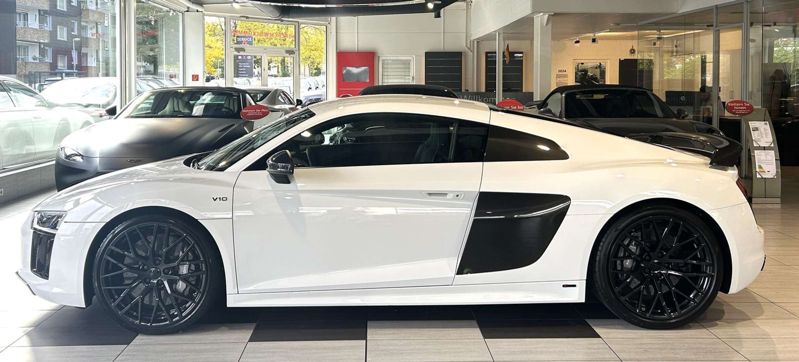 Audi - R8