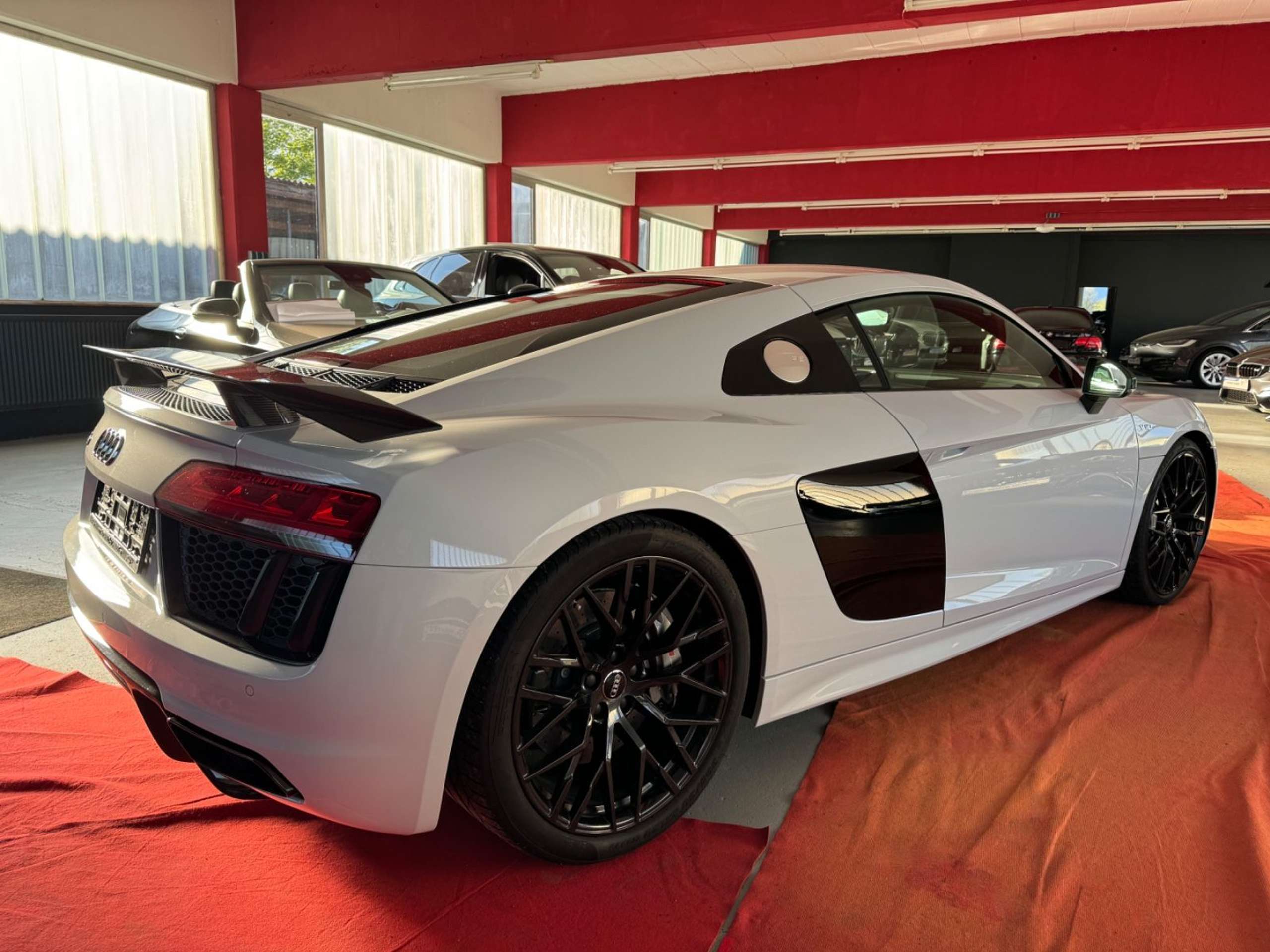 Audi - R8