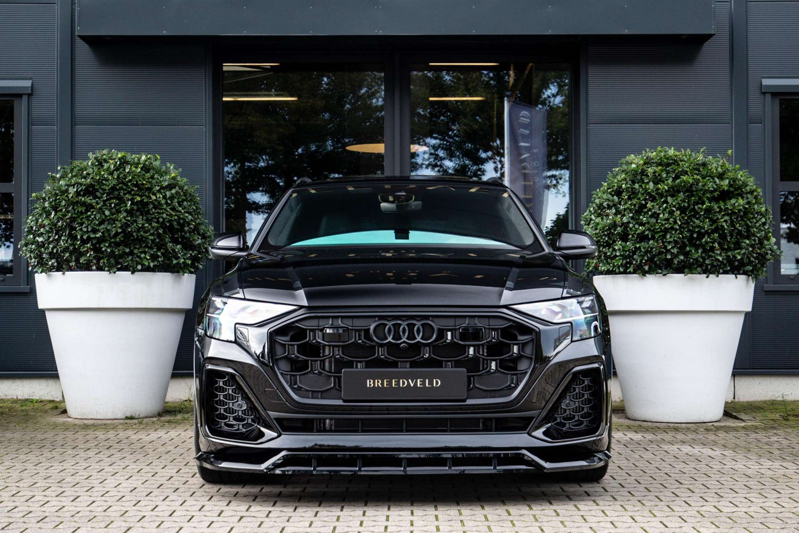 Audi - Q8