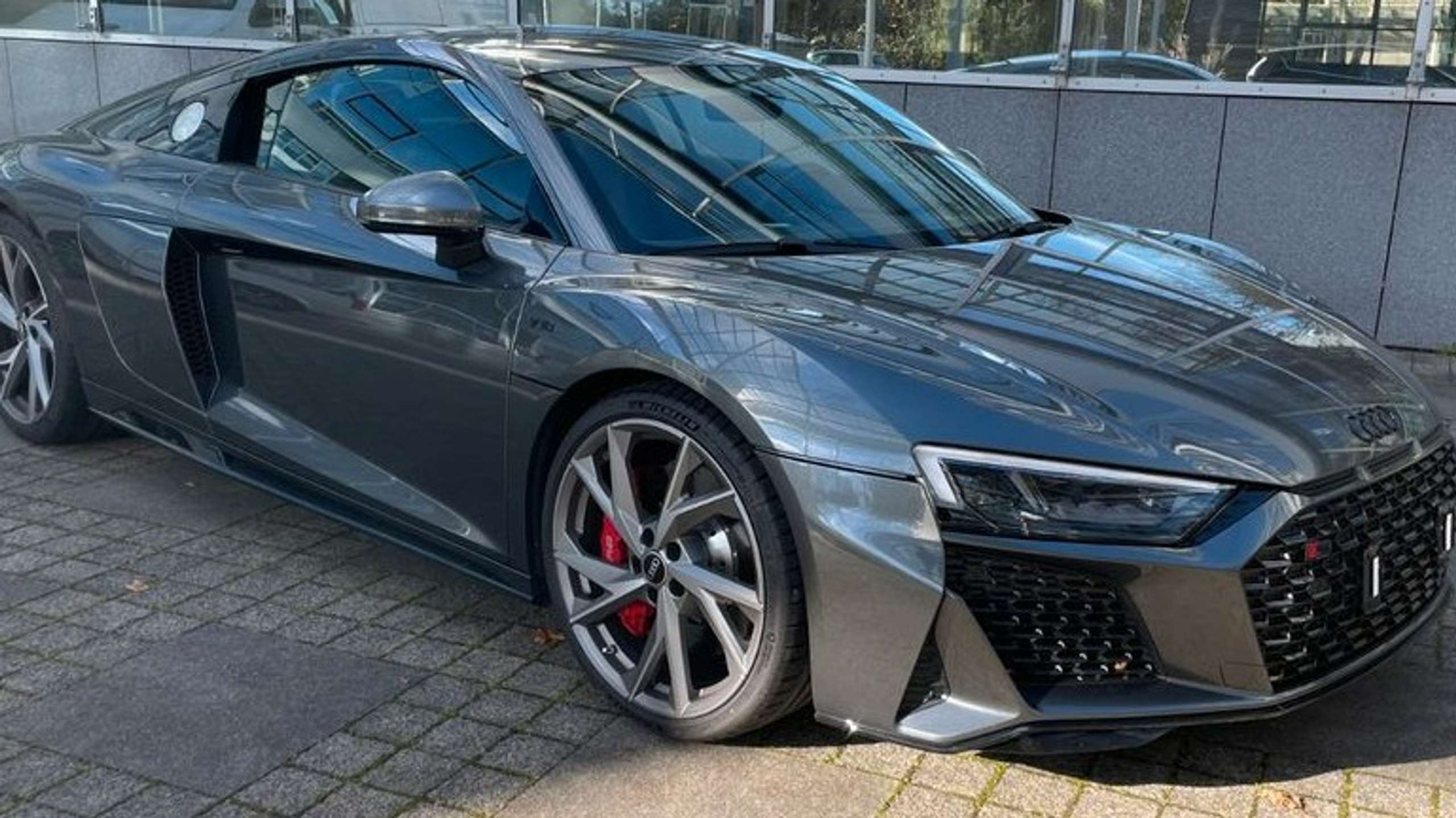 Audi - R8