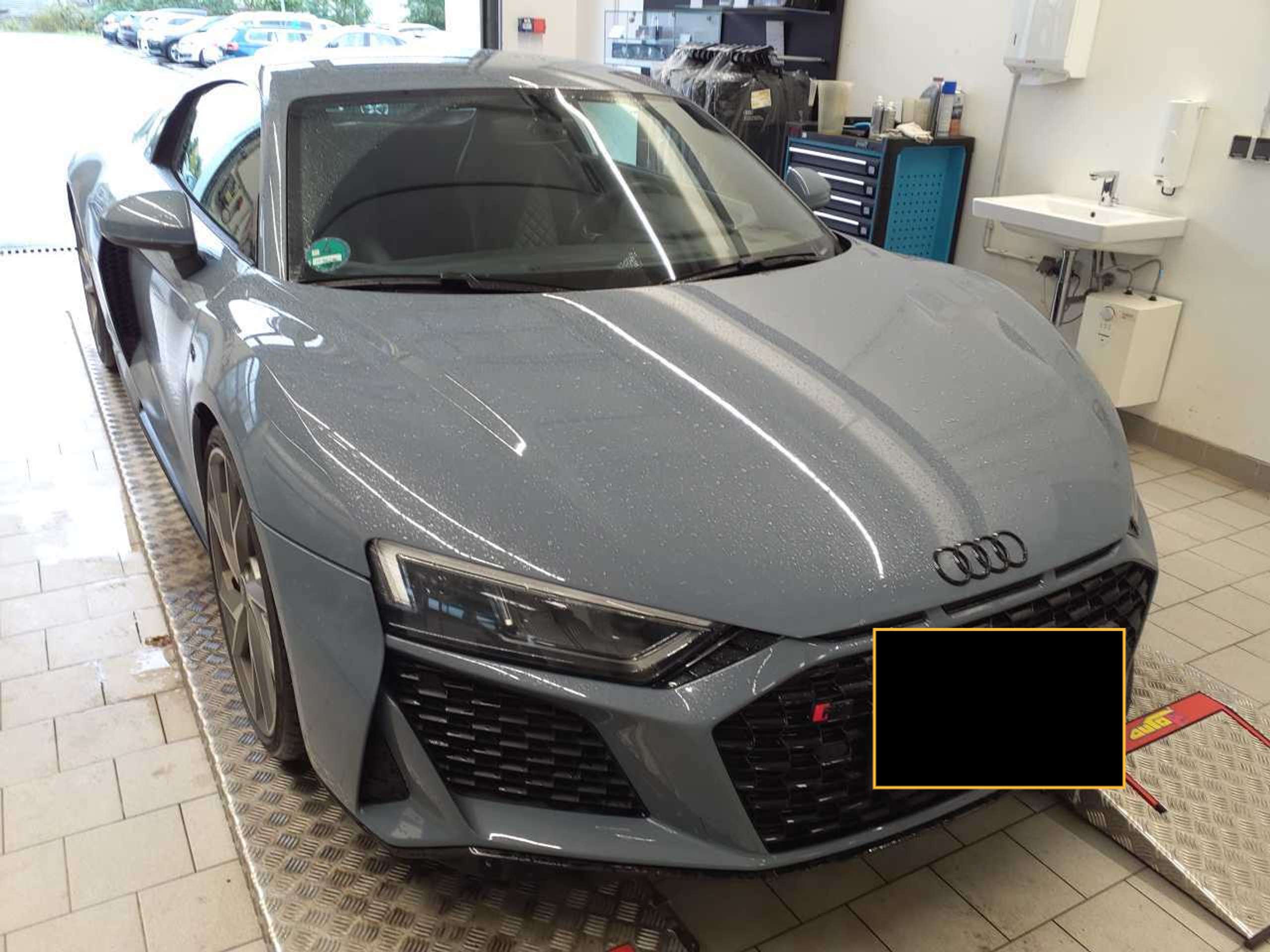 Audi - R8