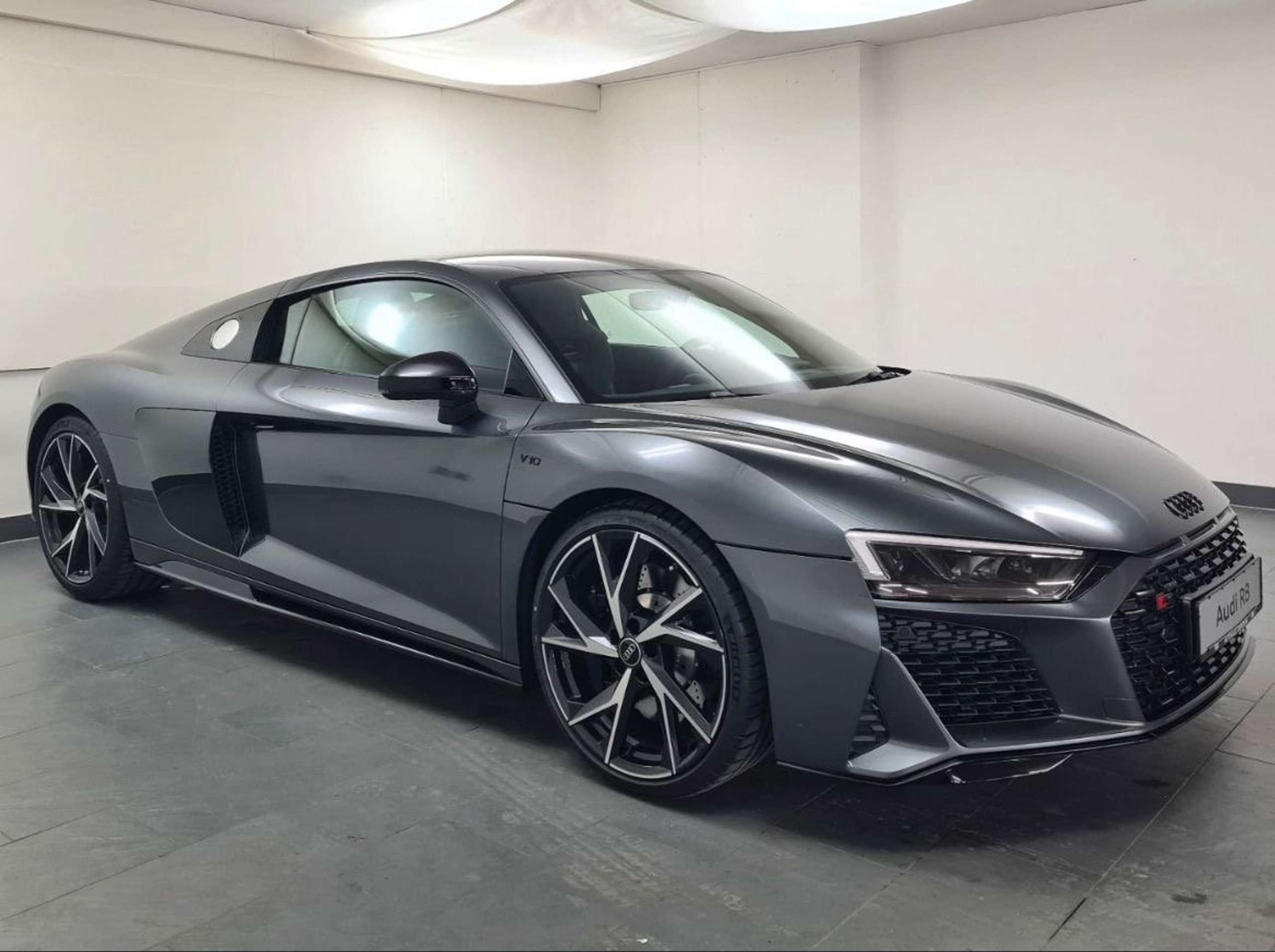 Audi - R8