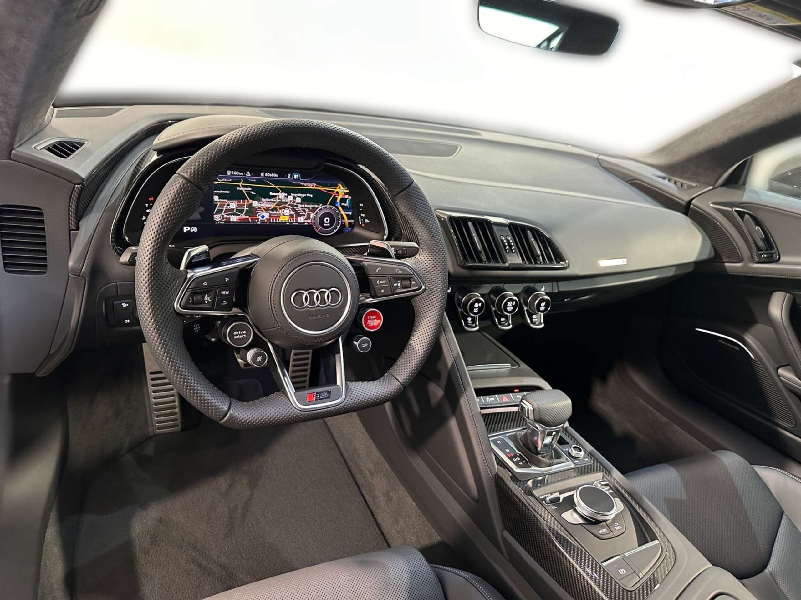 Audi - R8