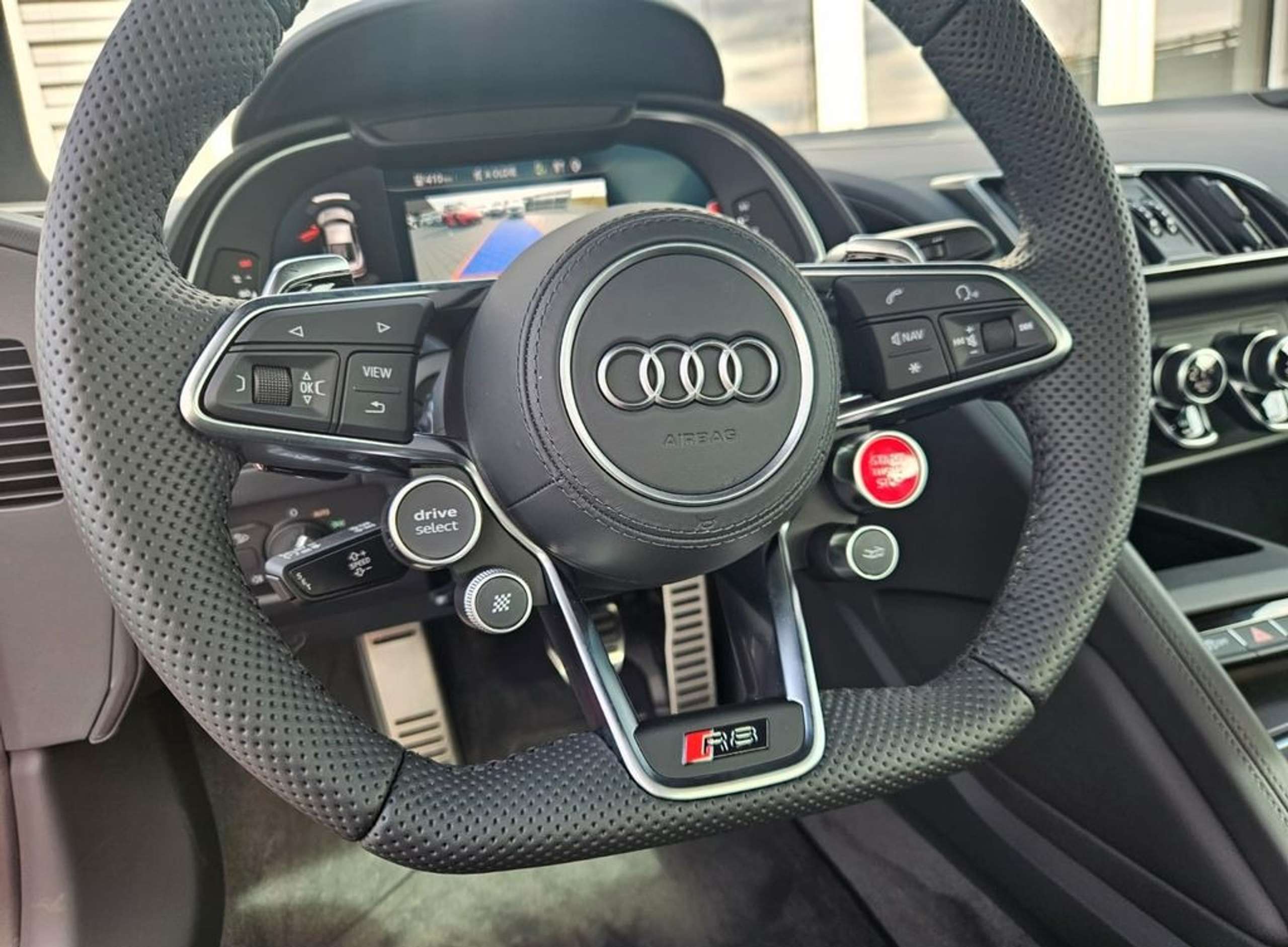 Audi - R8