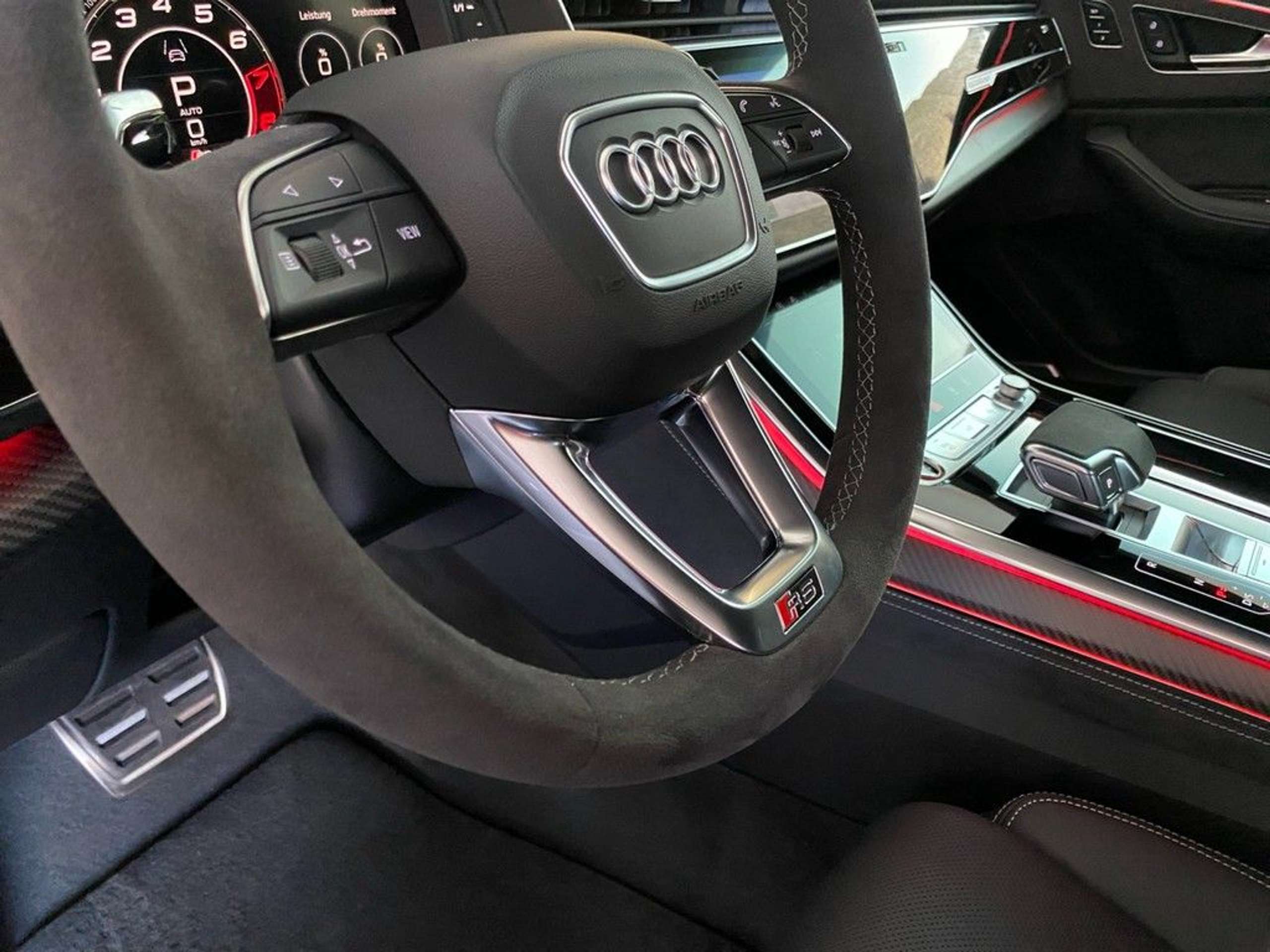 Audi - Q8