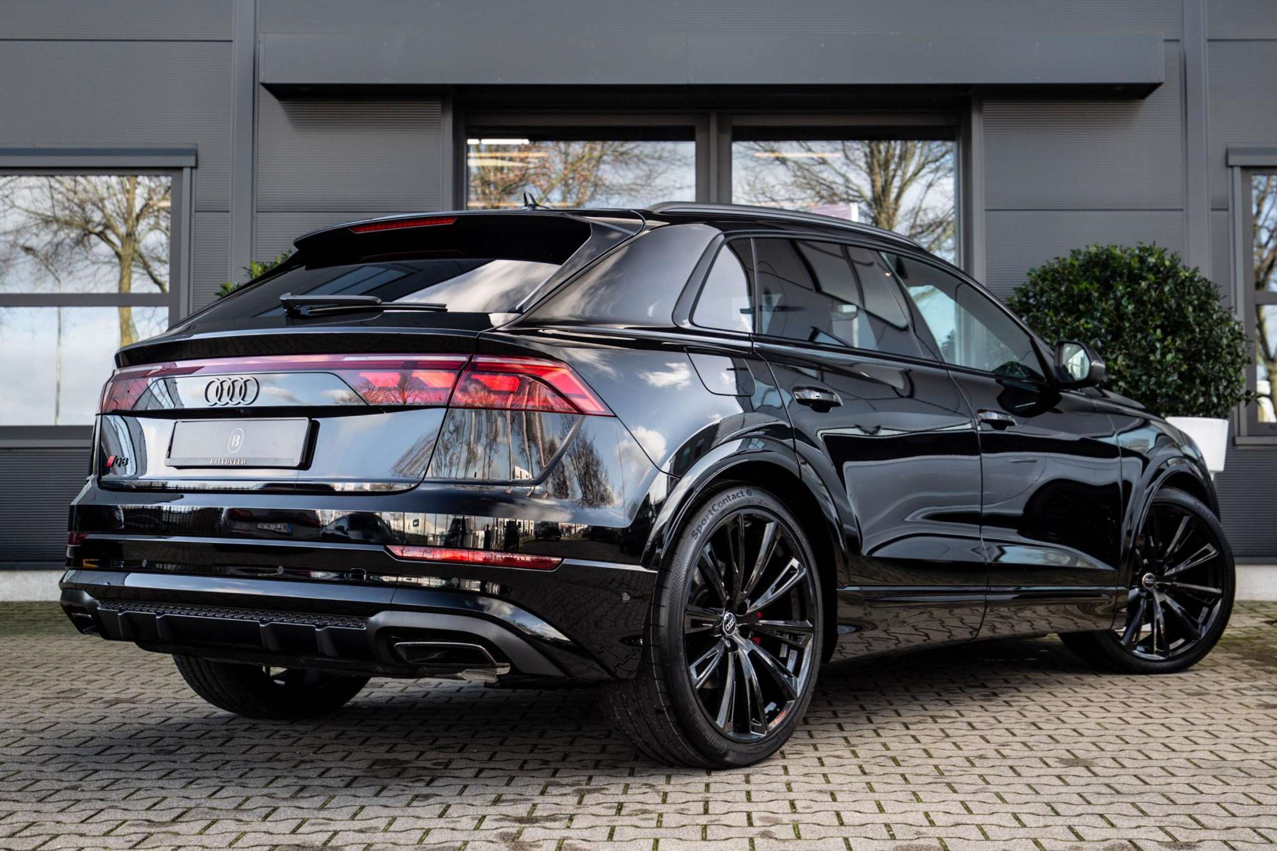 Audi - Q8