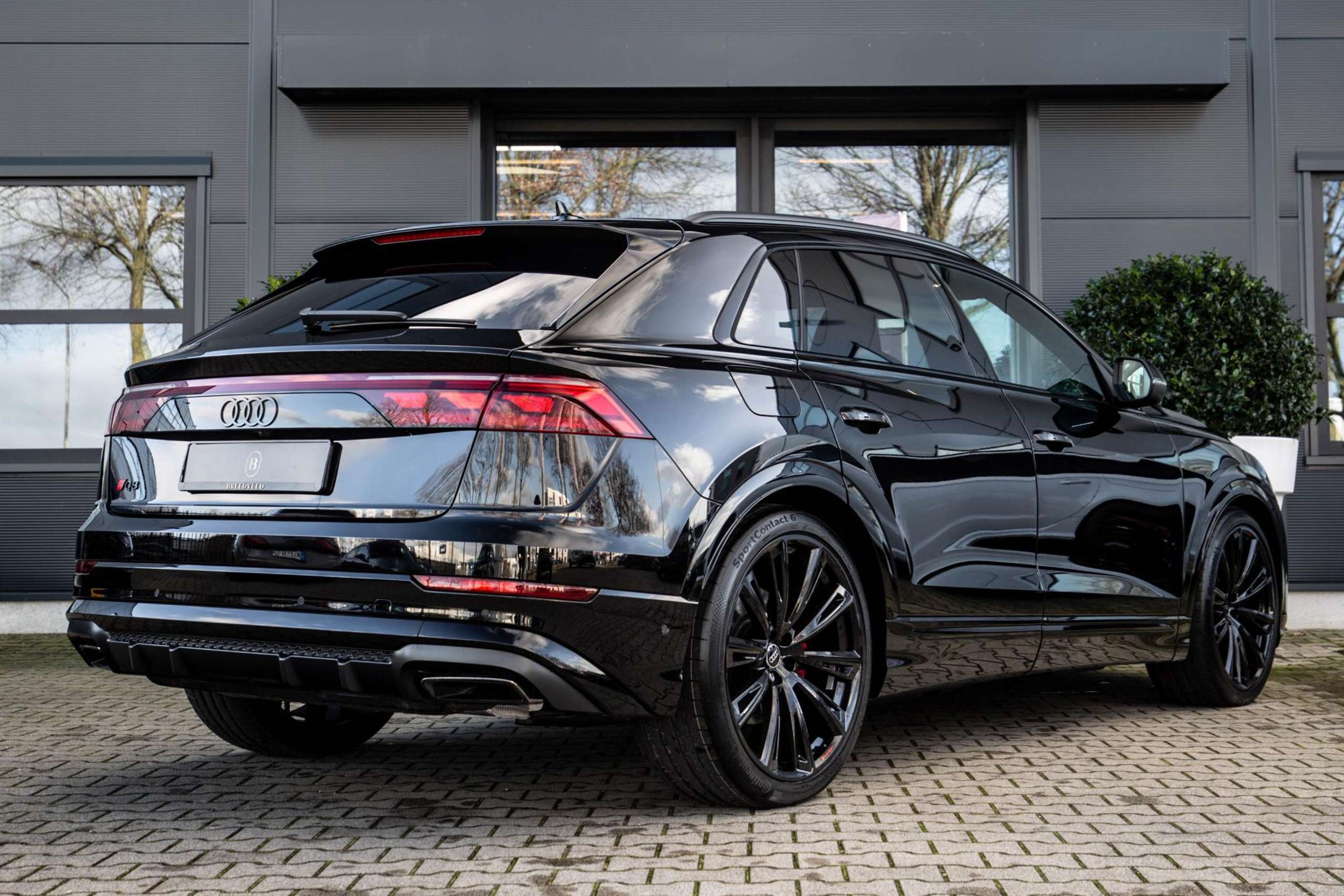 Audi - Q8