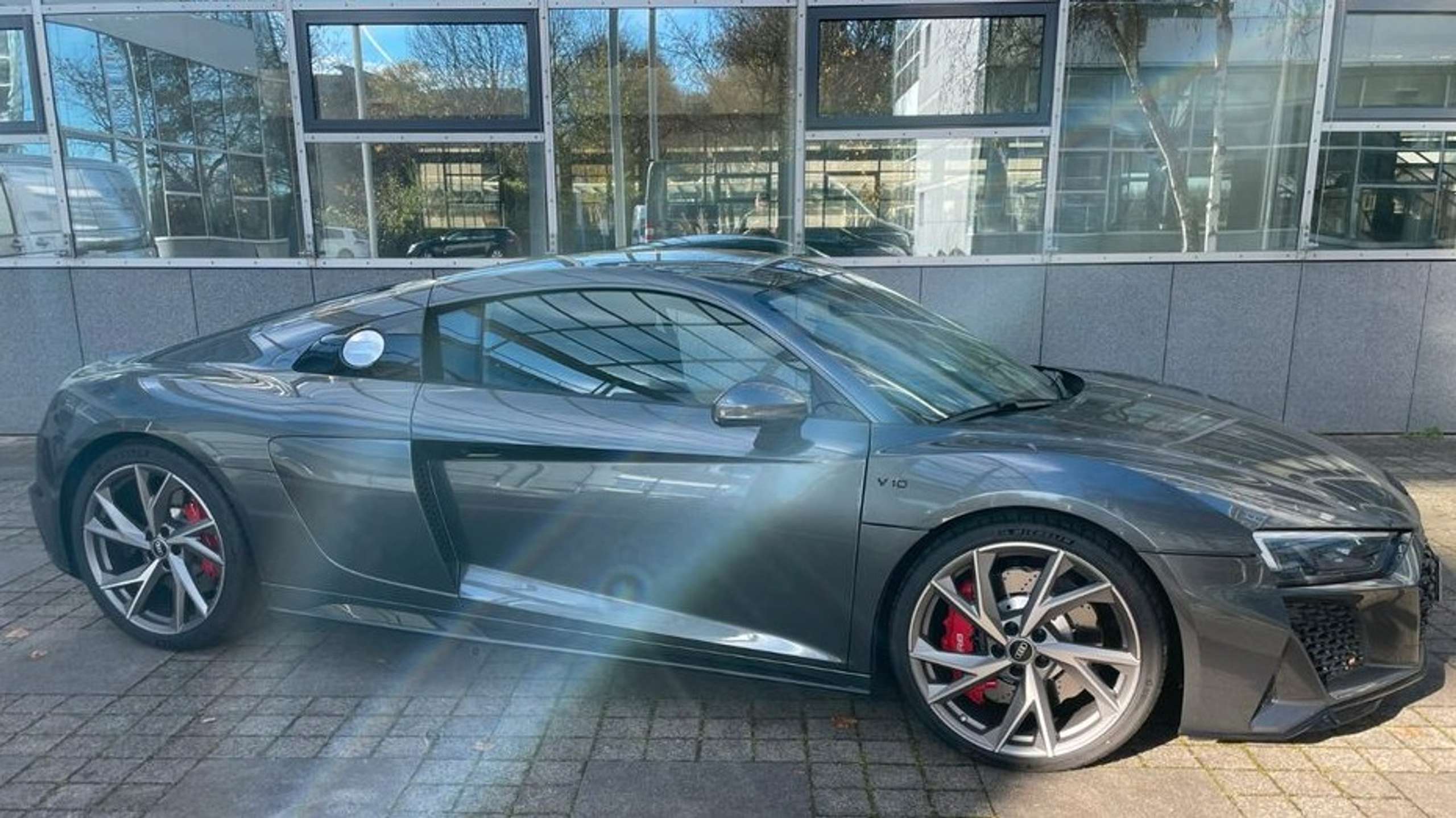 Audi - R8