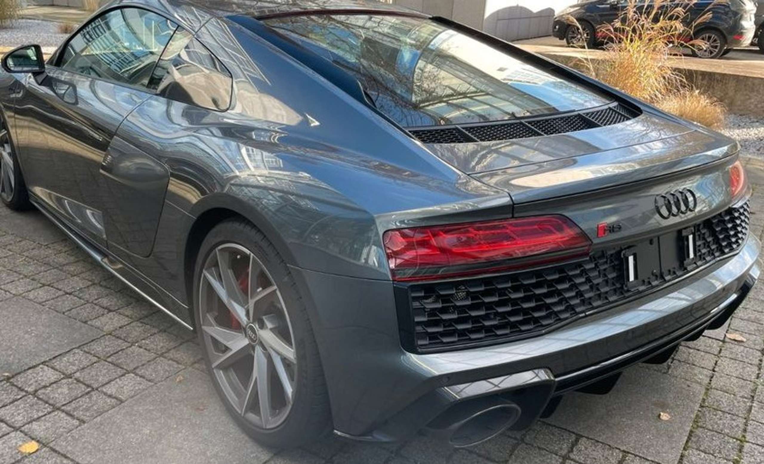 Audi - R8