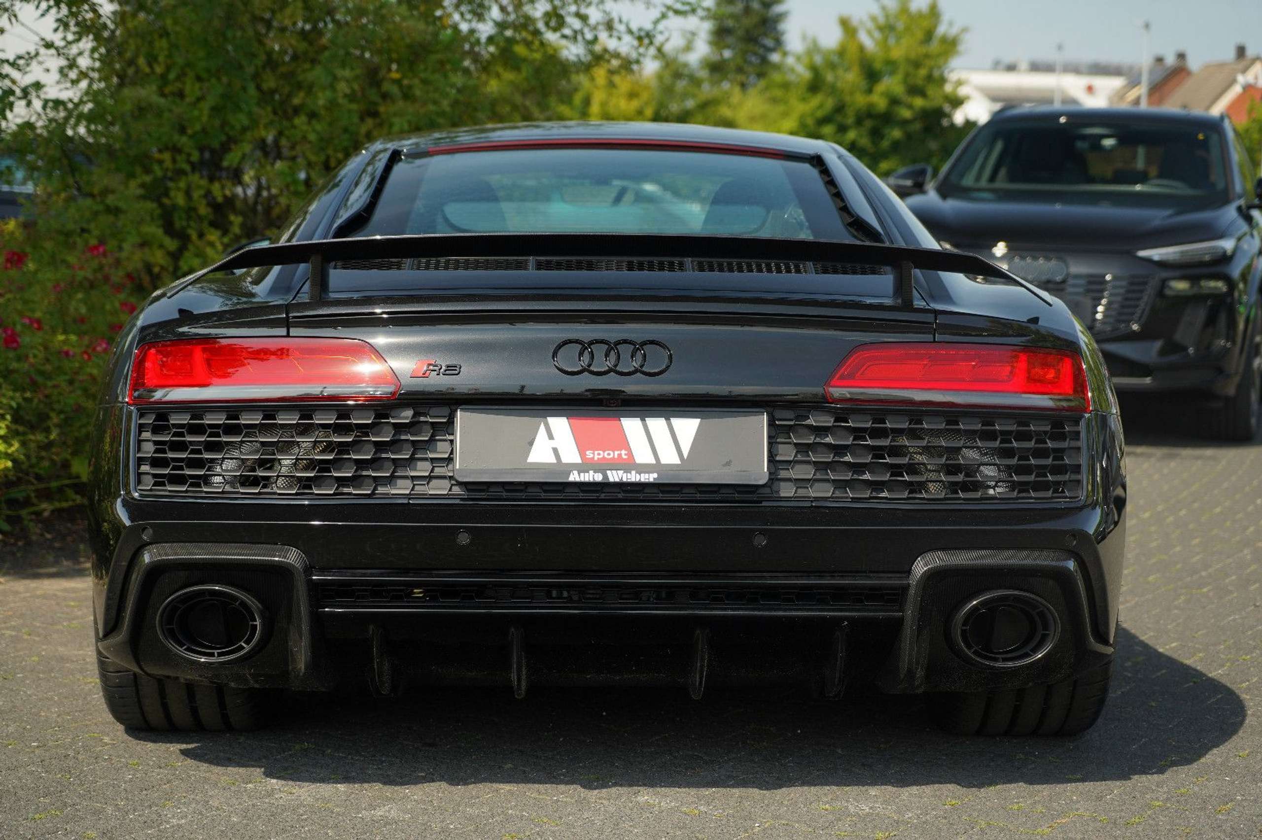 Audi - R8