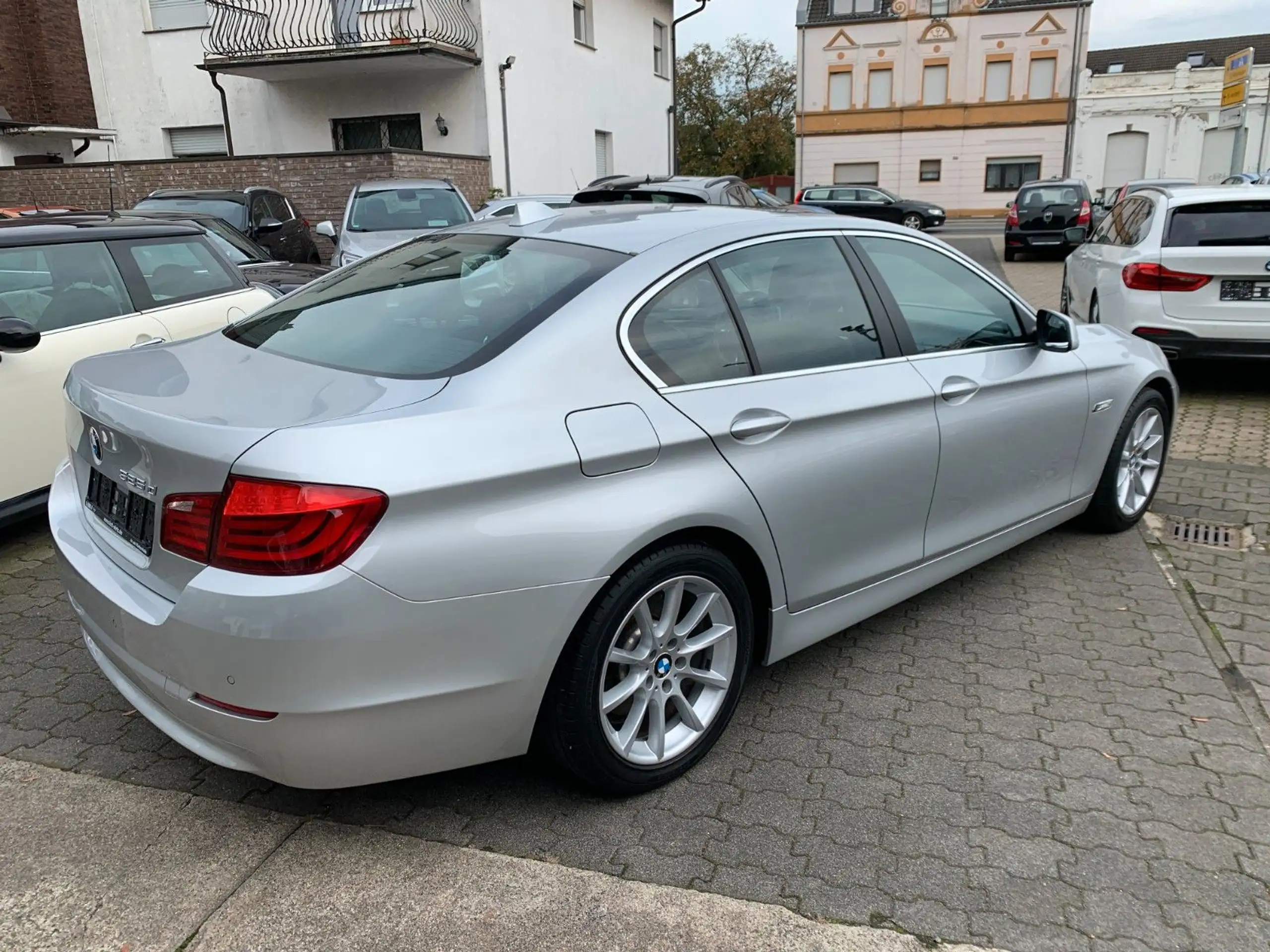 BMW - 525