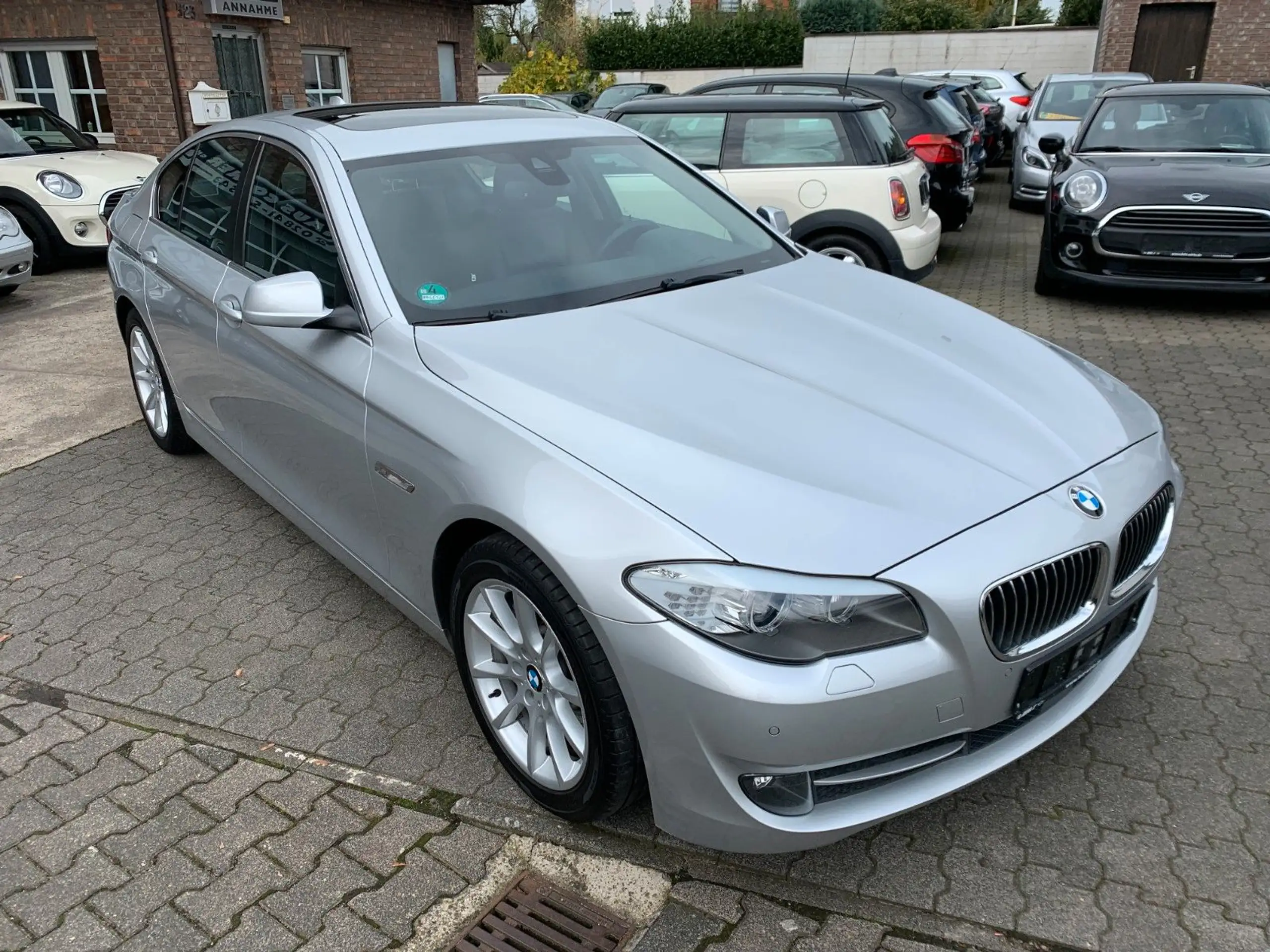 BMW - 525