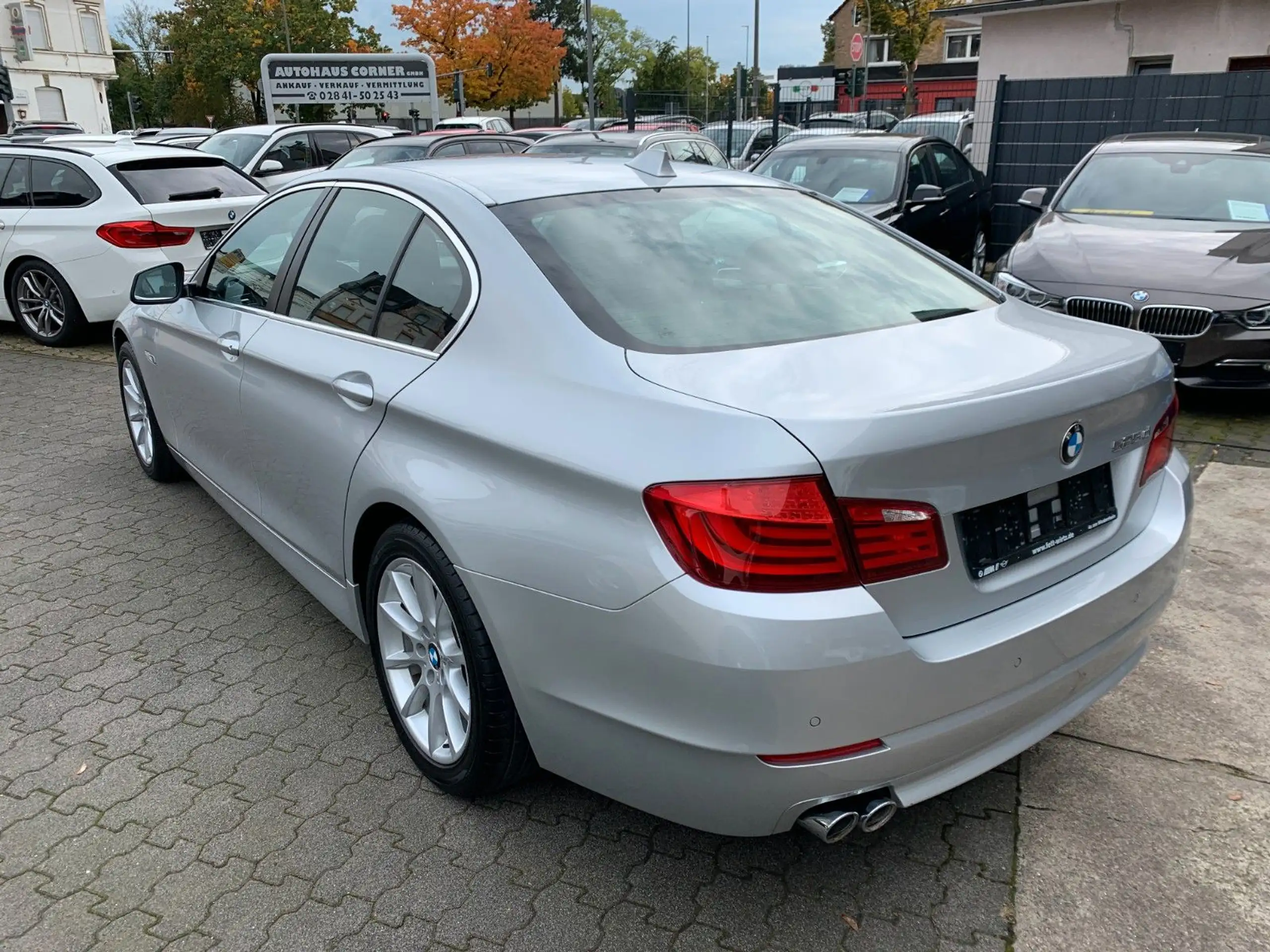 BMW - 525