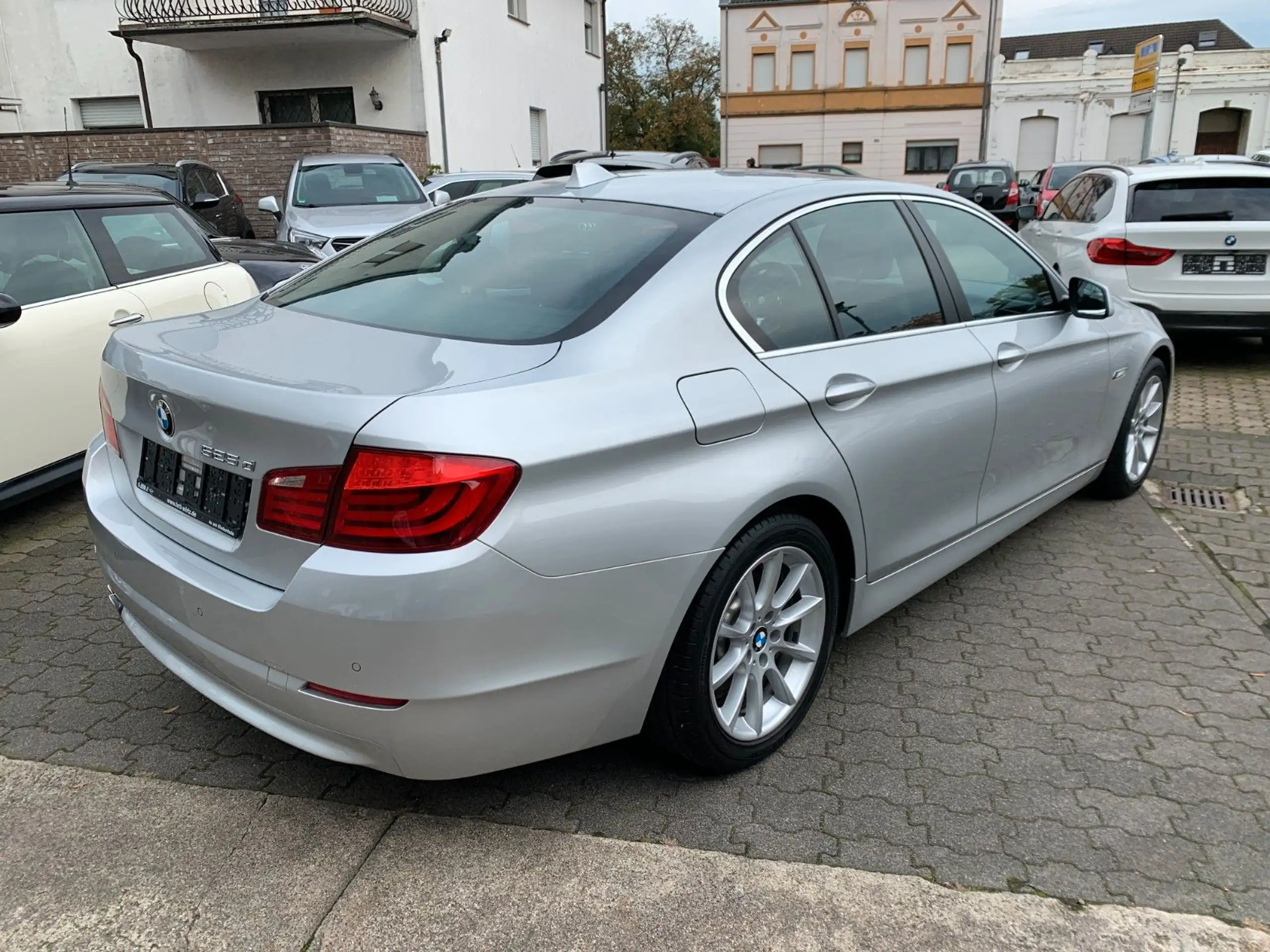 BMW - 525