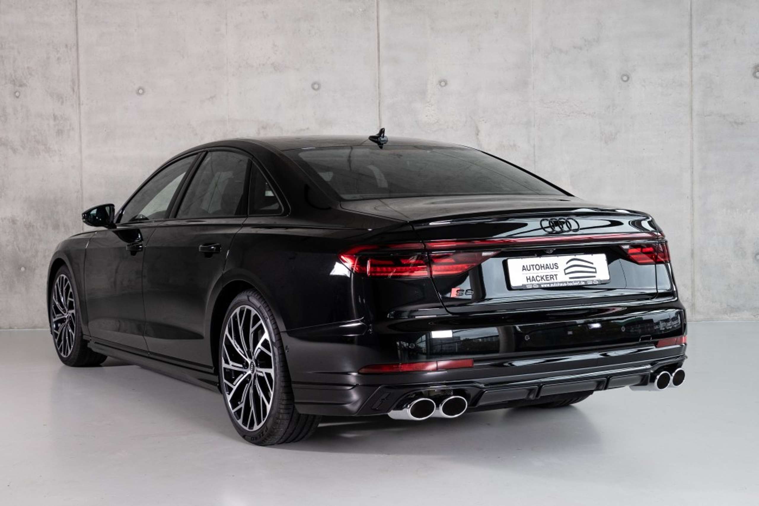 Audi - S8