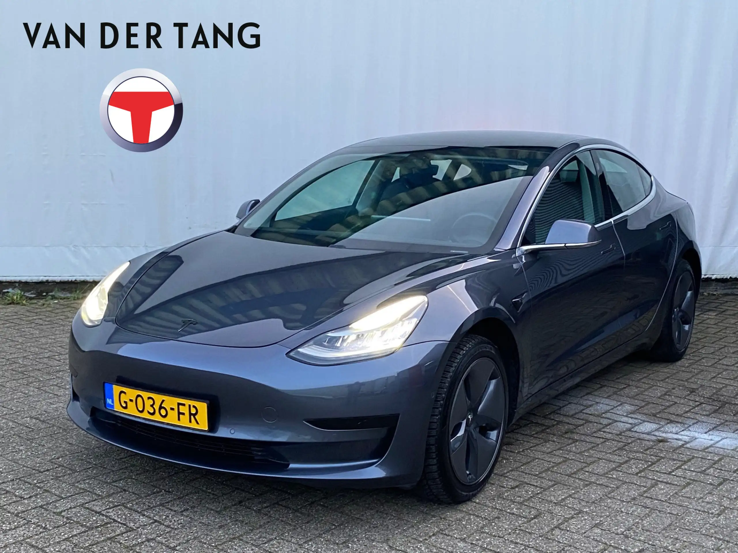 Tesla - Model 3