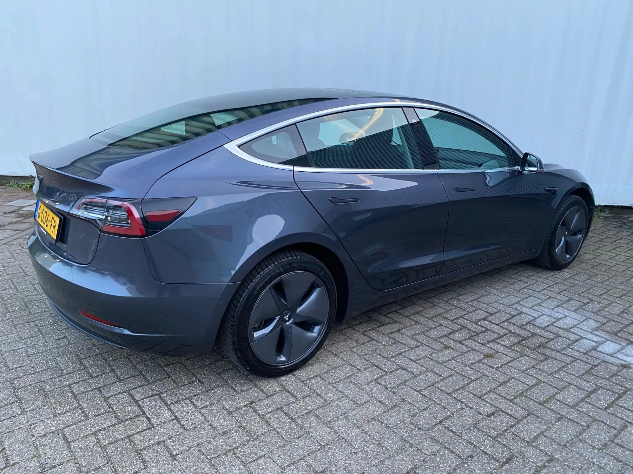 Tesla - Model 3