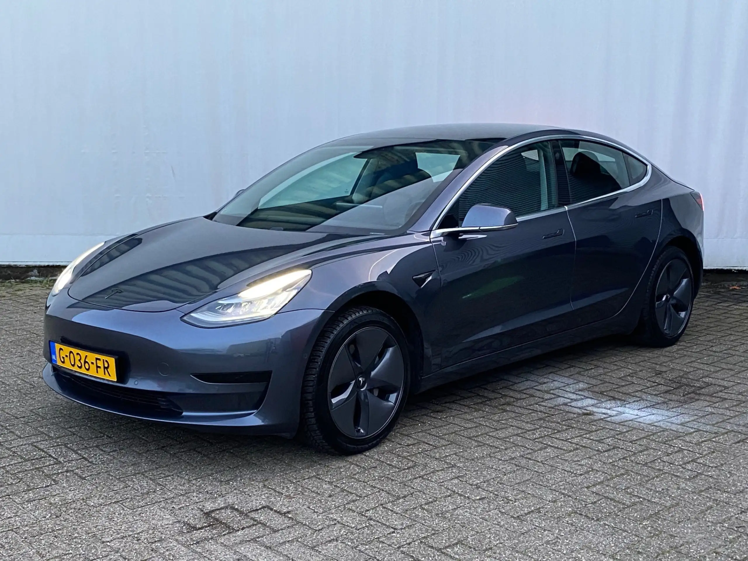 Tesla - Model 3