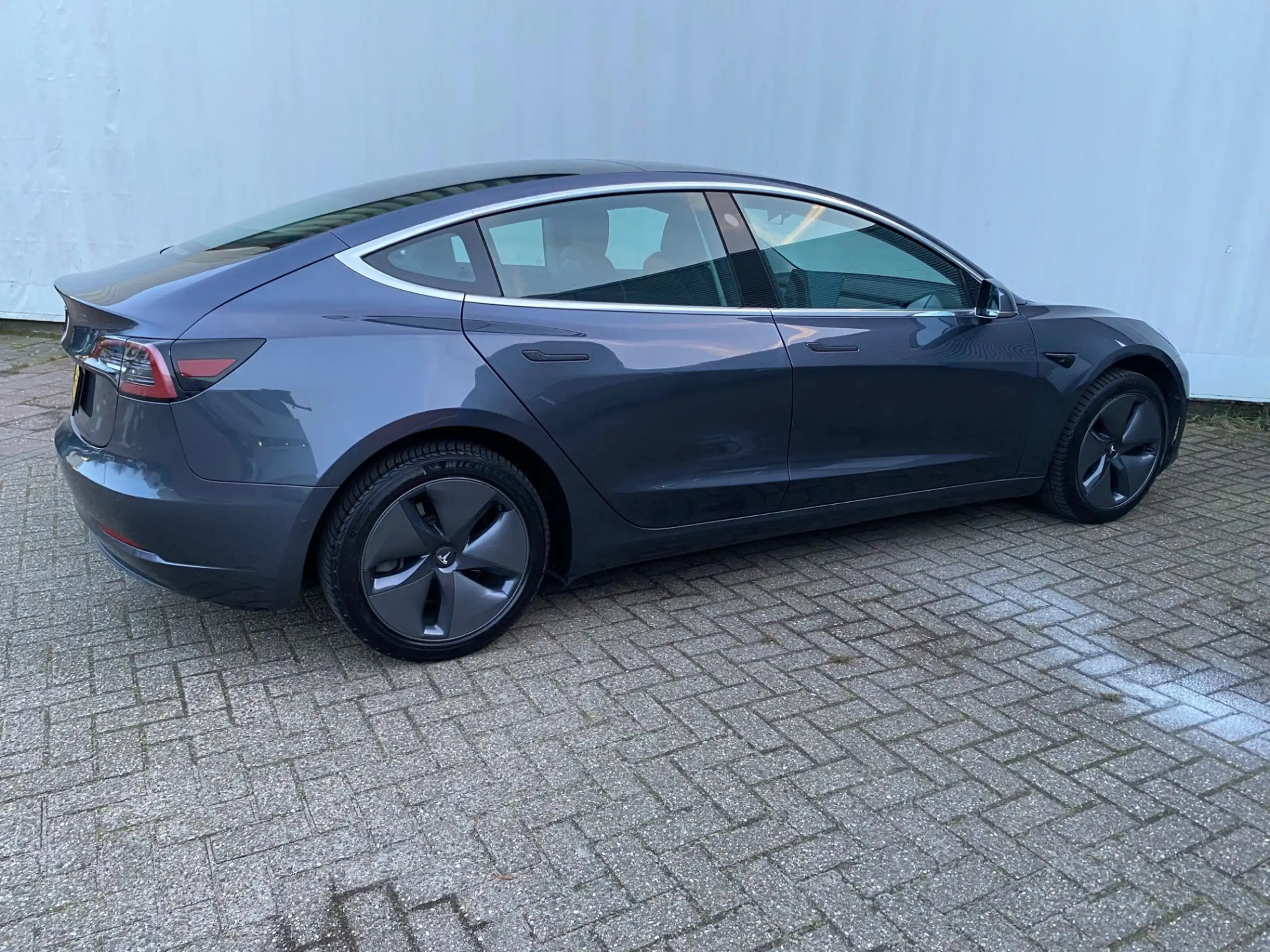 Tesla - Model 3