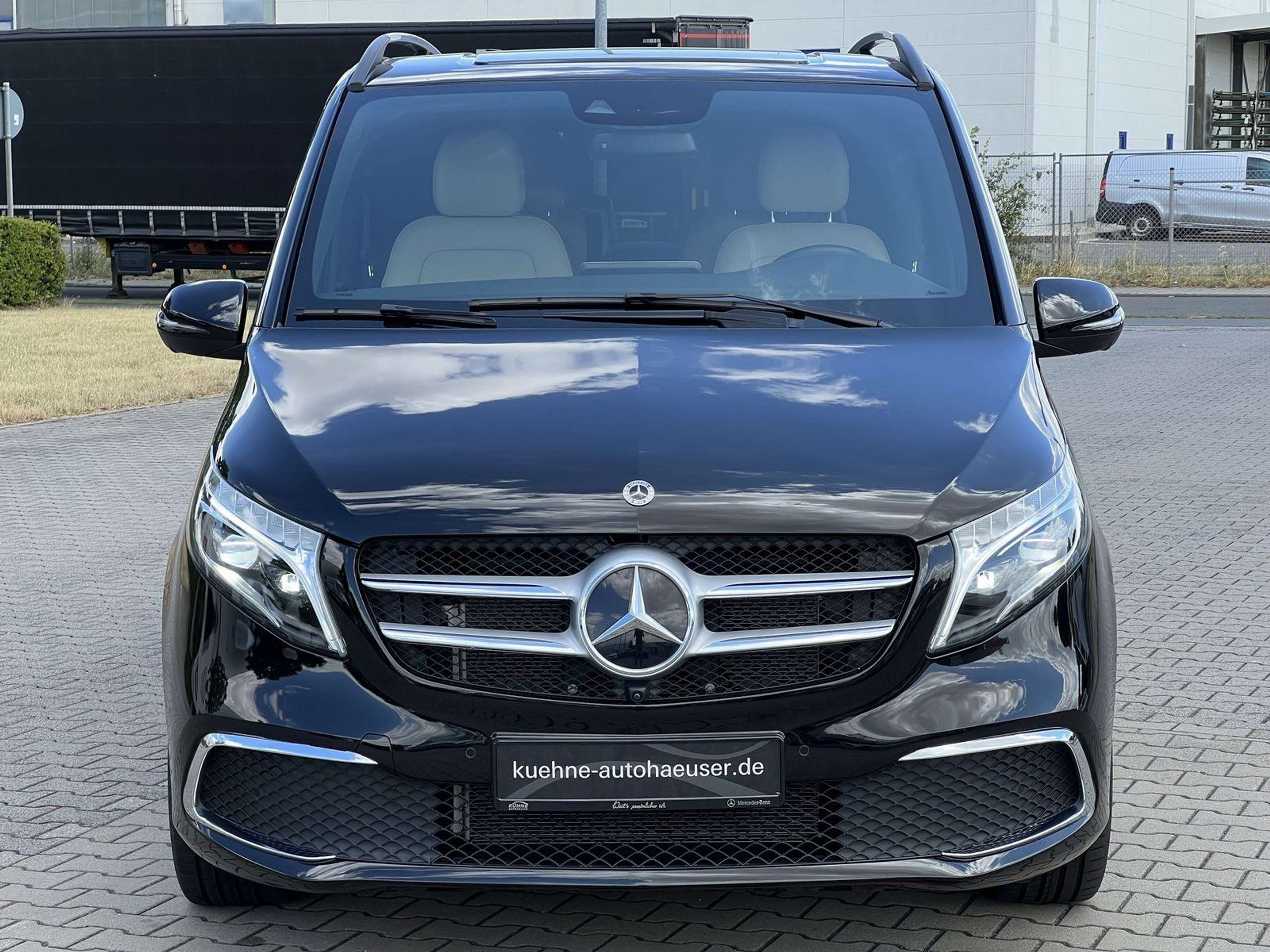 Mercedes-Benz - V 250