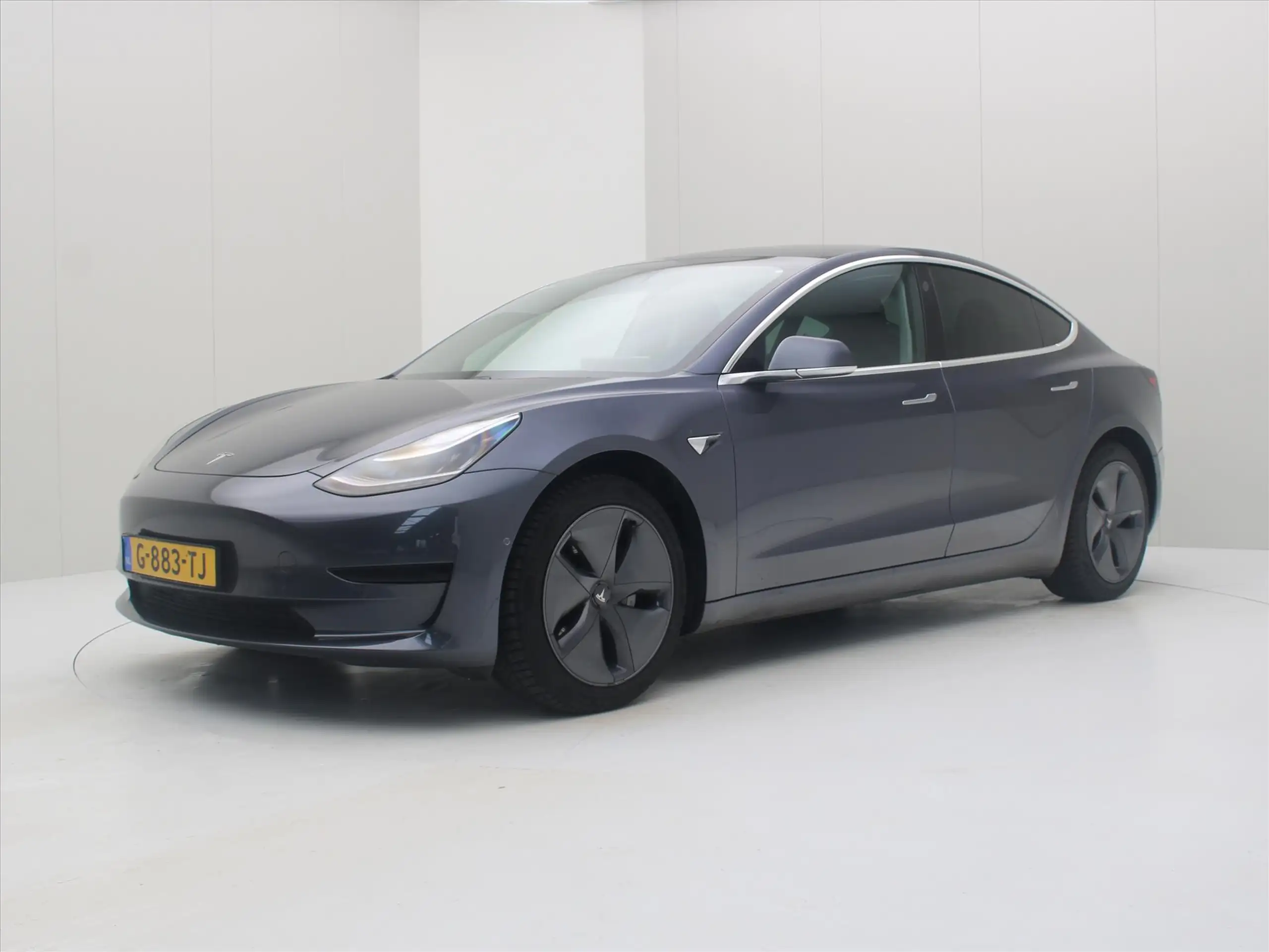 Tesla - Model 3