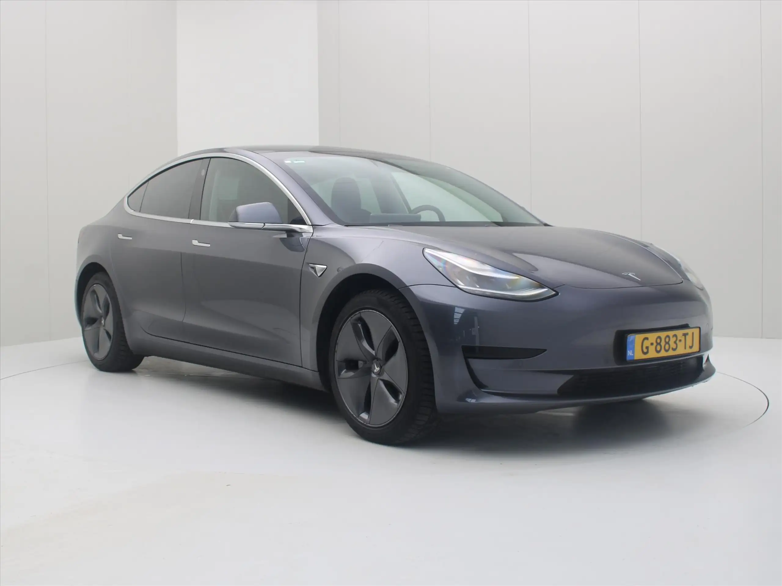 Tesla - Model 3