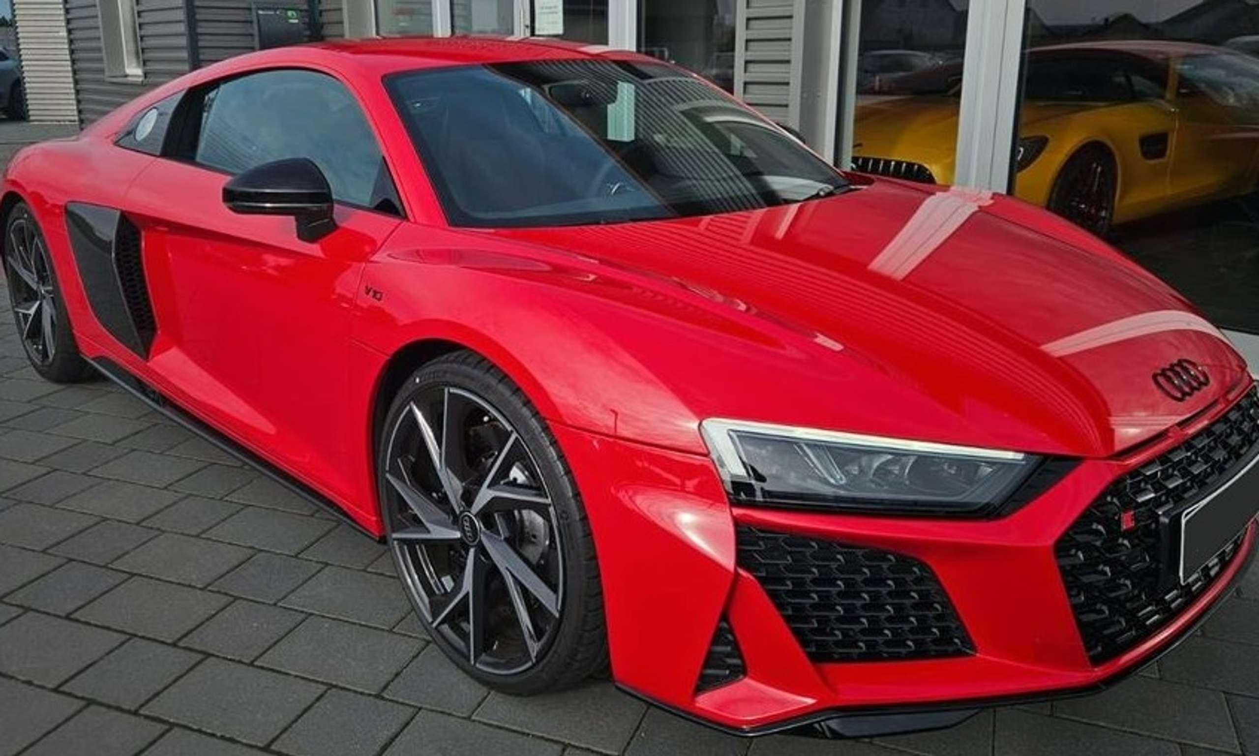 Audi - R8