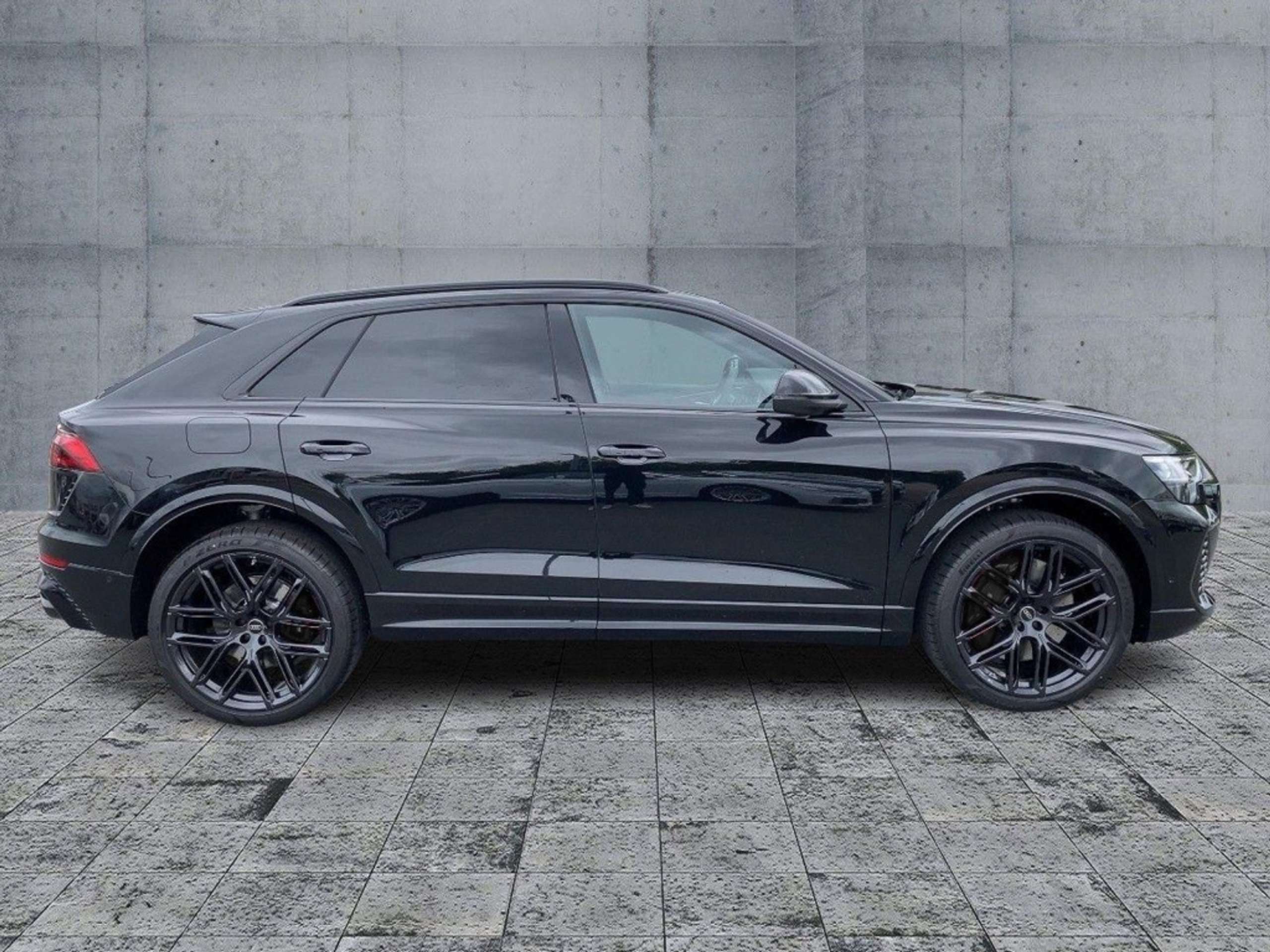 Audi - Q8