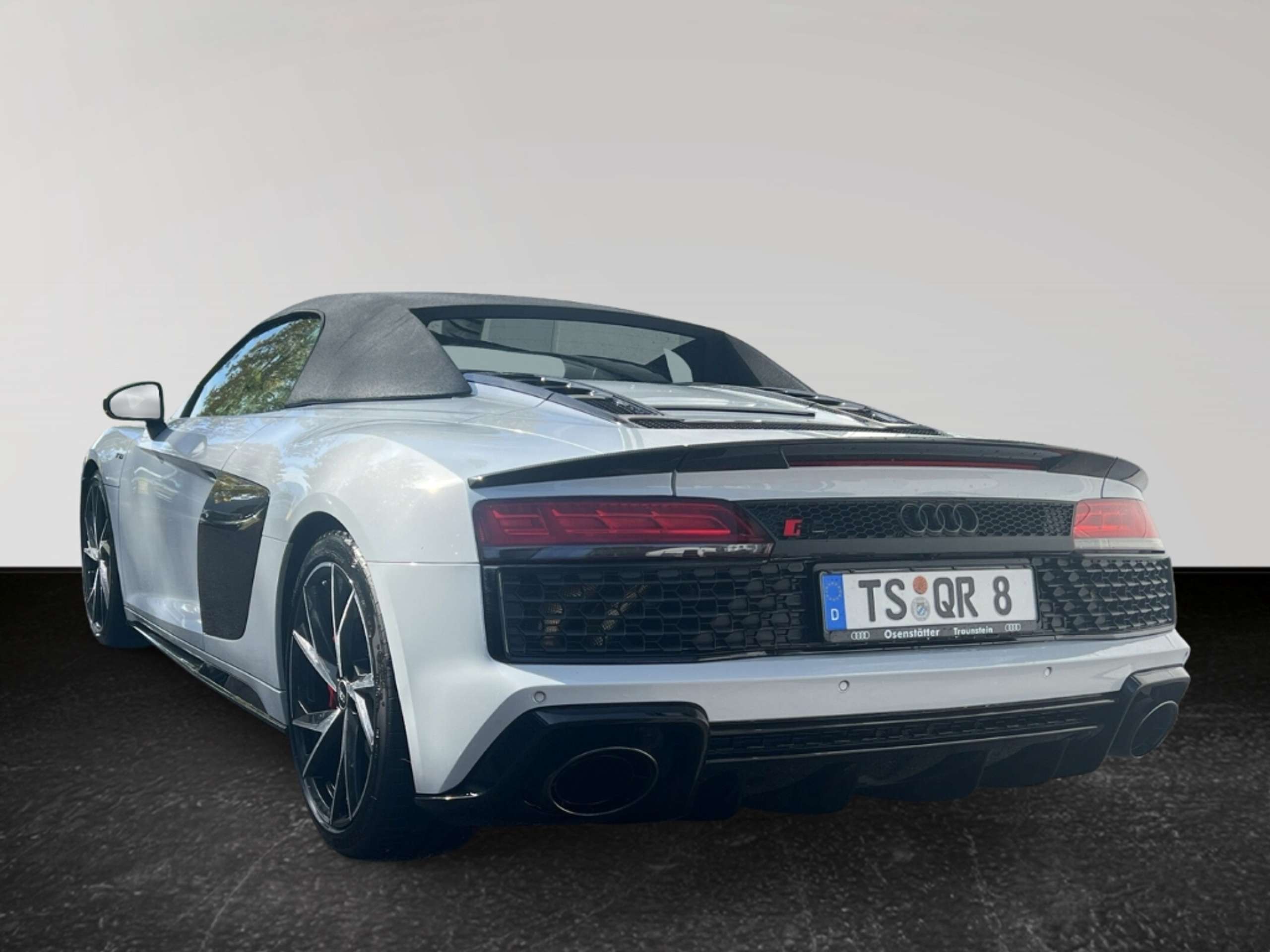 Audi - R8