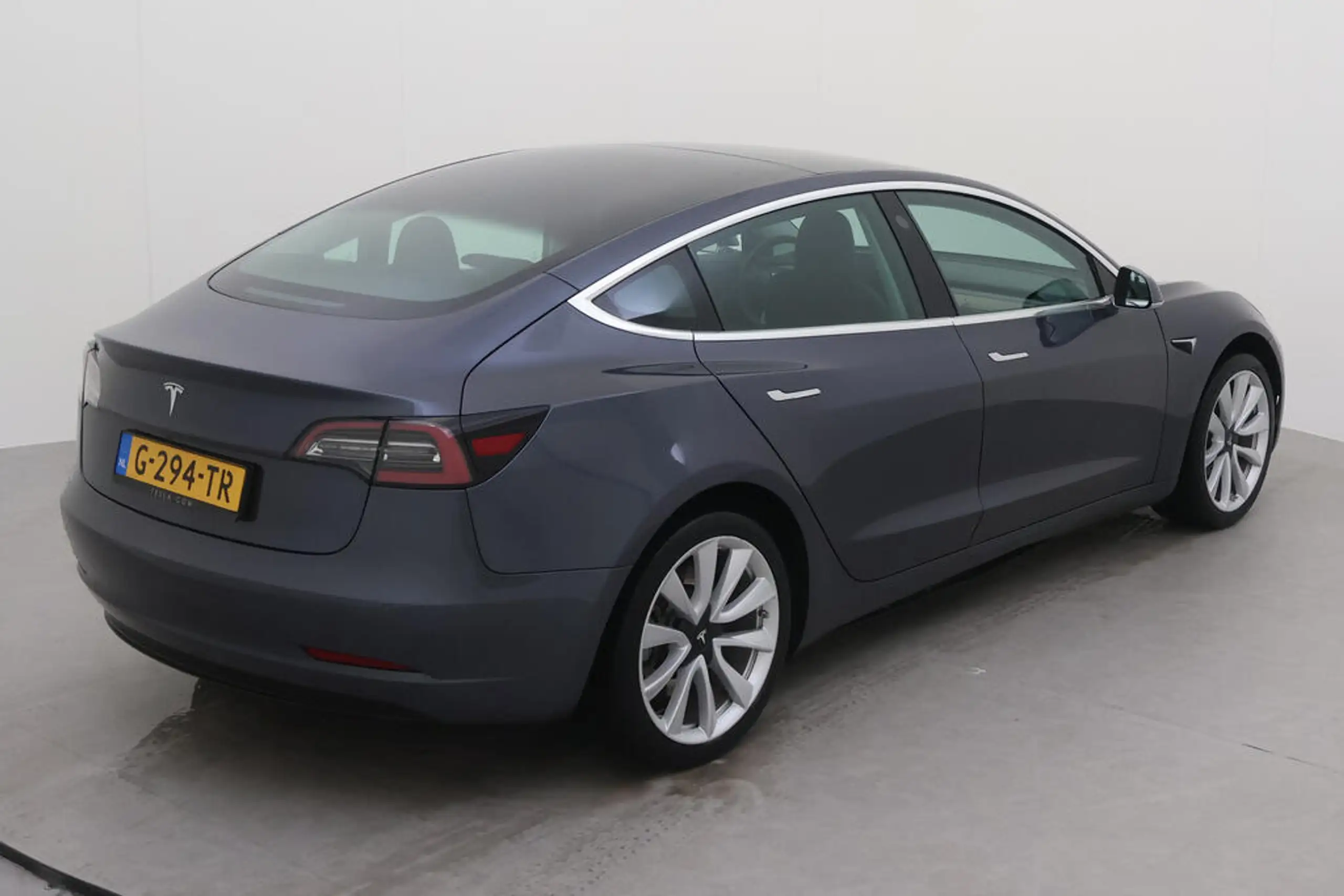 Tesla - Model 3