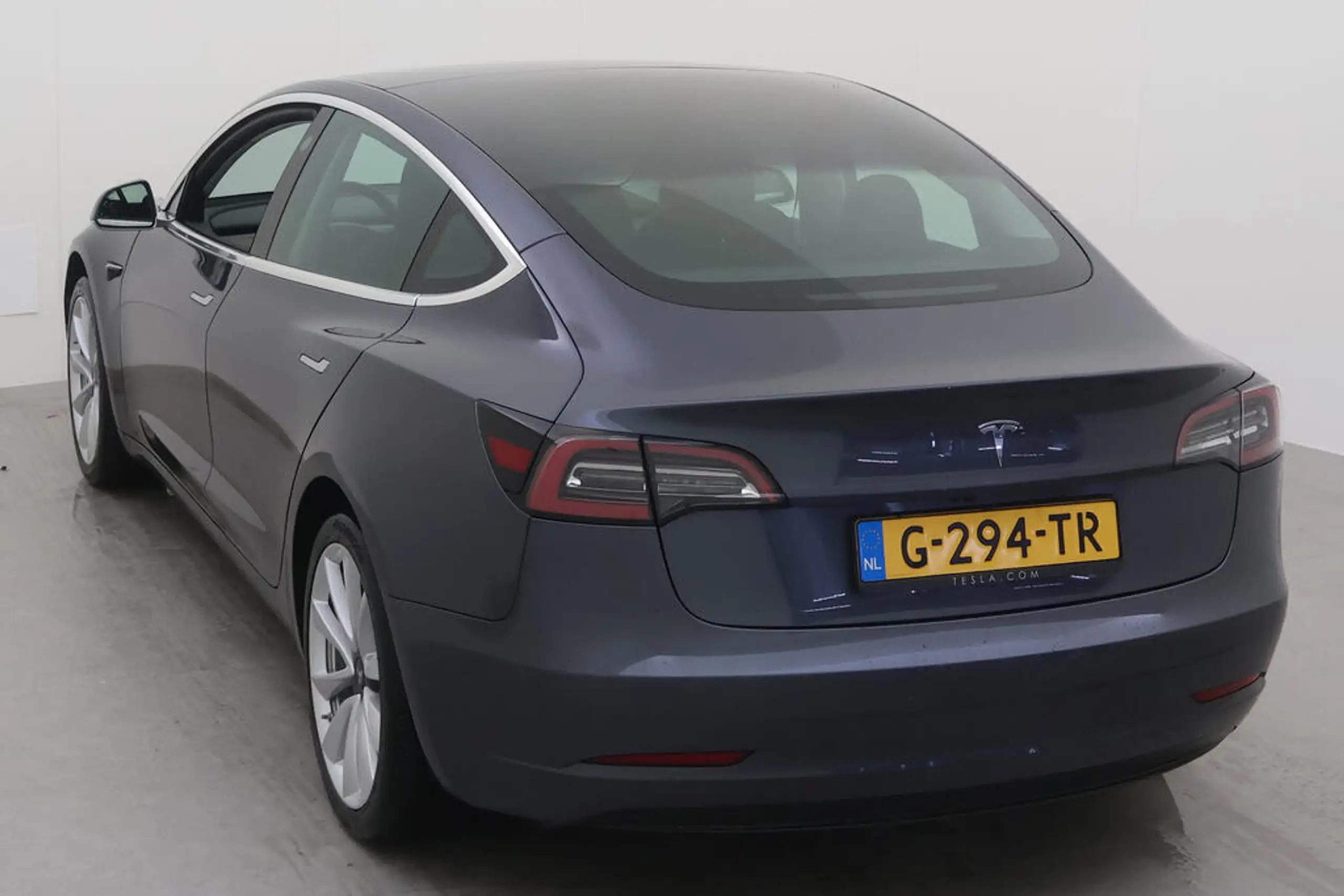 Tesla - Model 3