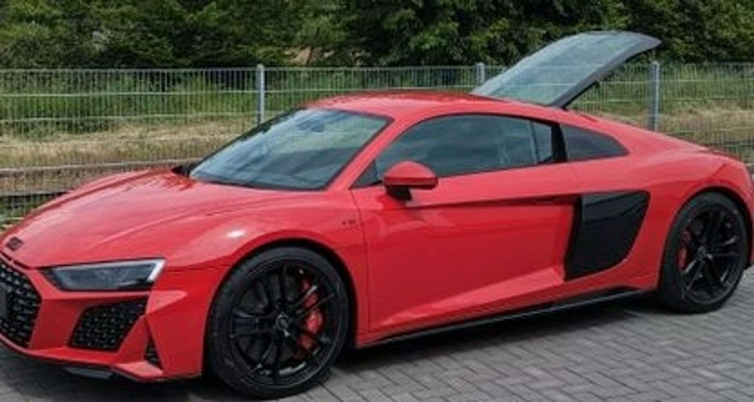 Audi - R8