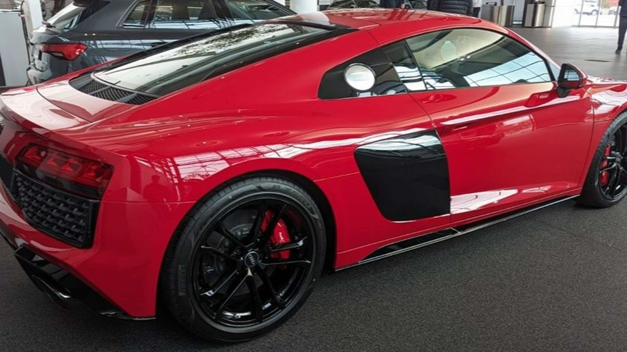 Audi - R8