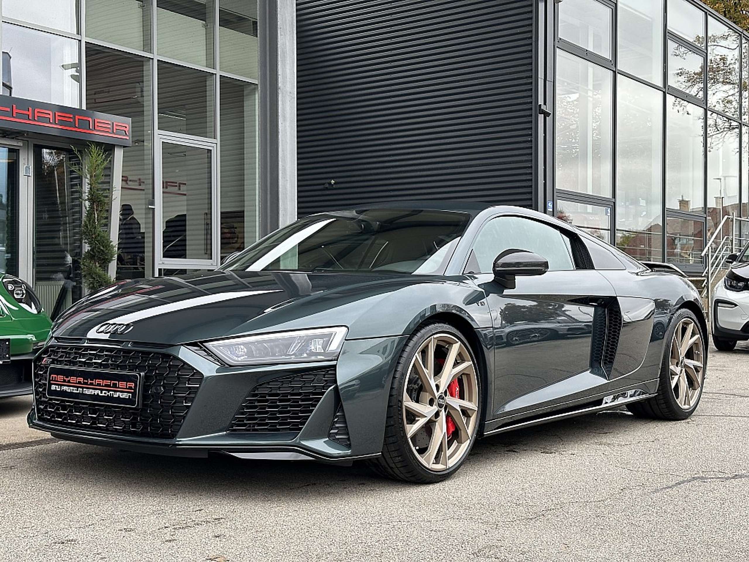 Audi - R8