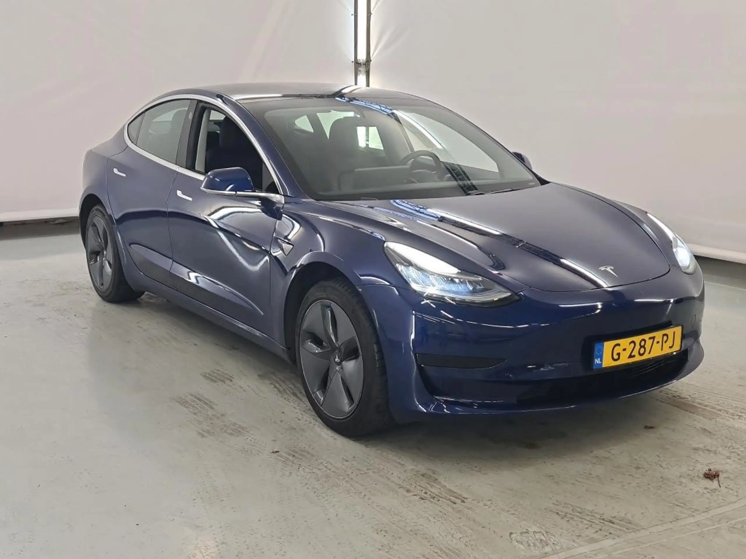 Tesla - Model 3