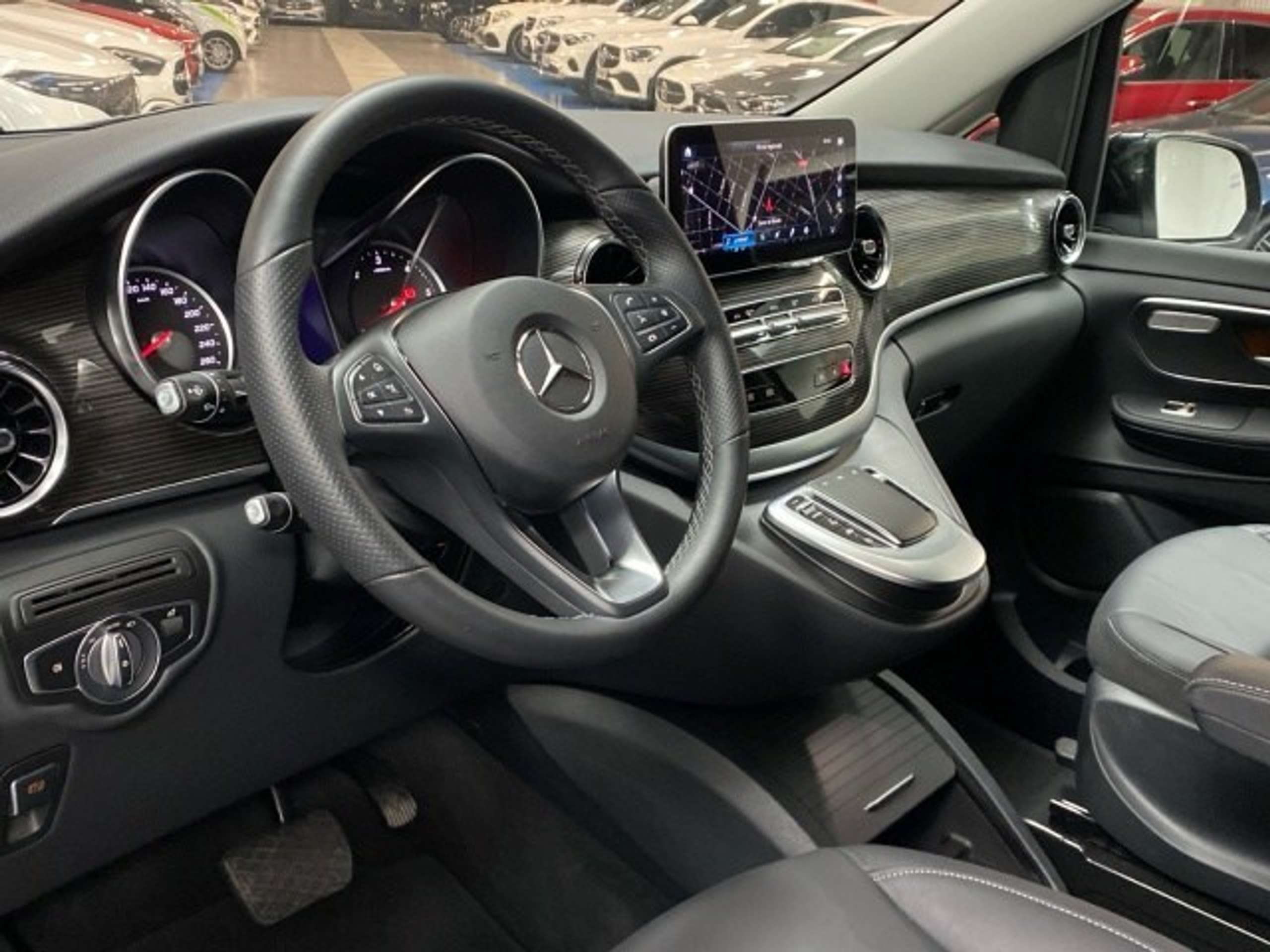 Mercedes-Benz - V 220