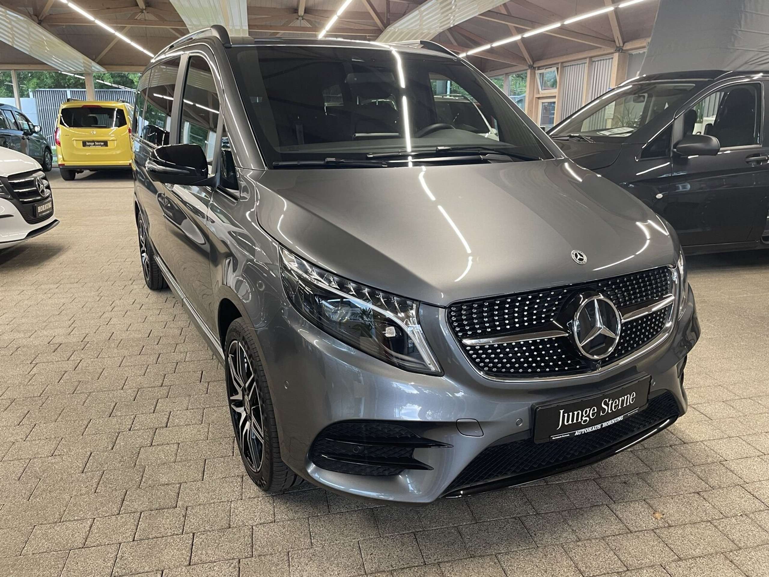 Mercedes-Benz - V 300