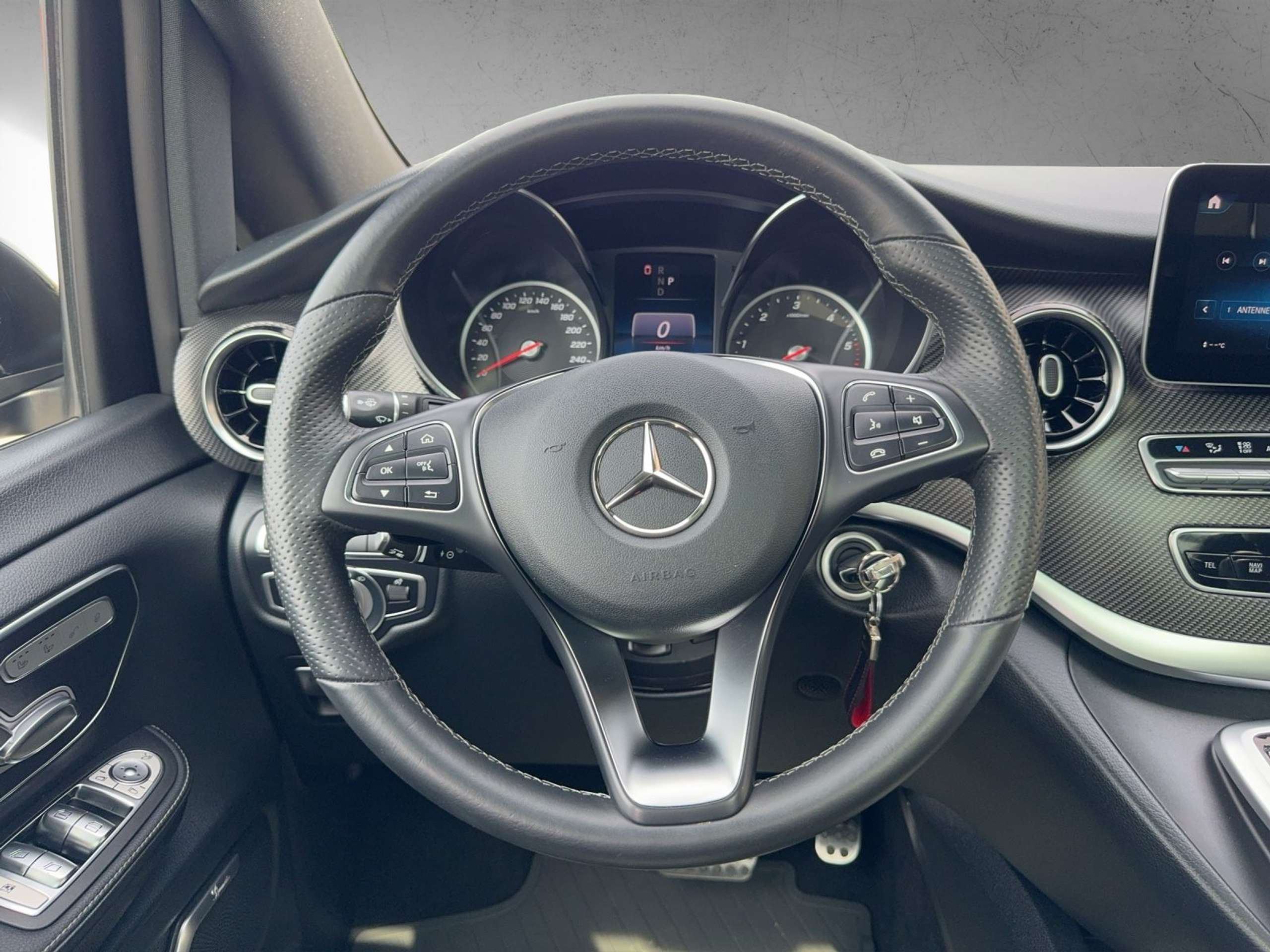 Mercedes-Benz - V 300