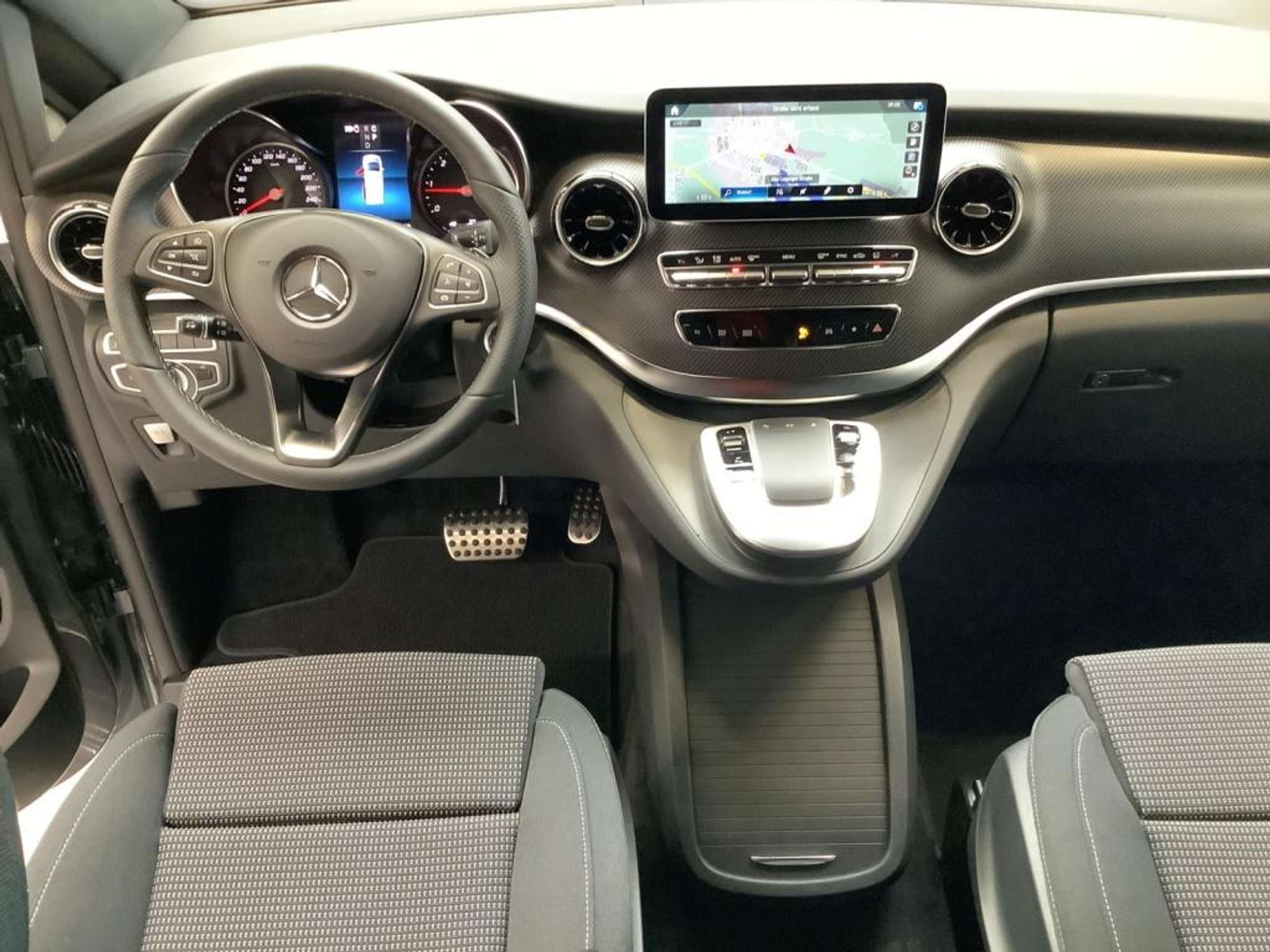 Mercedes-Benz - V 300