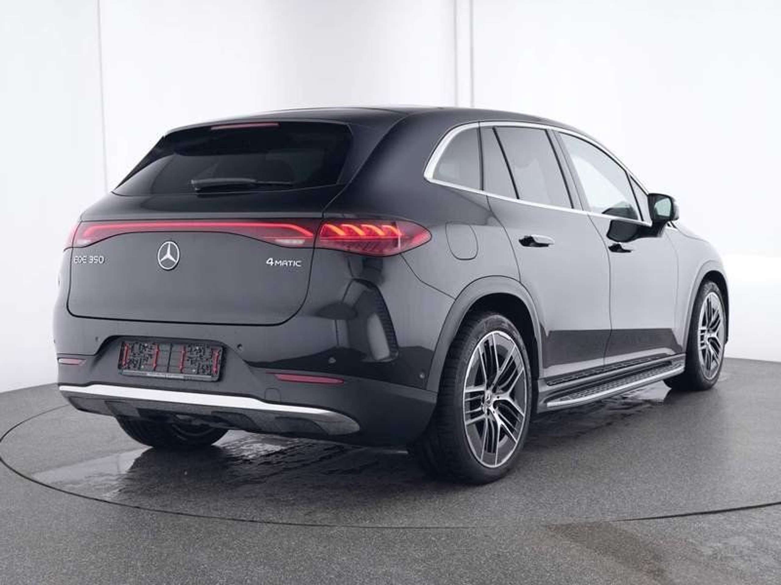 Mercedes-Benz - EQE SUV