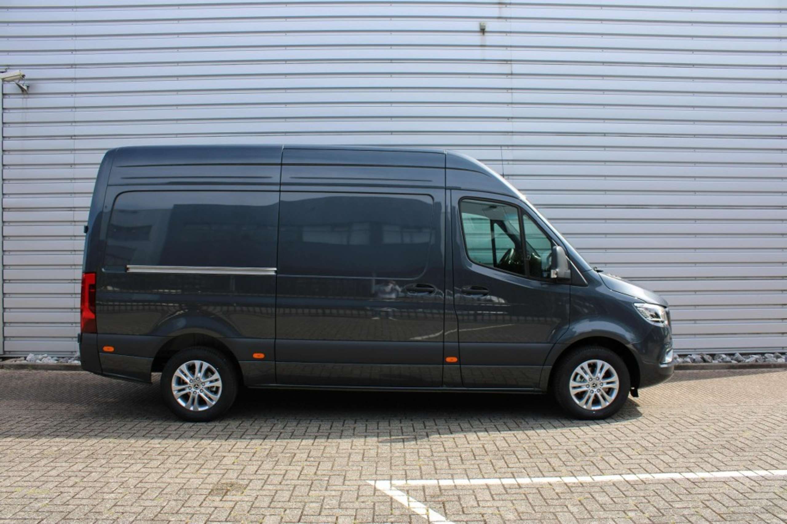 Mercedes-Benz - Sprinter