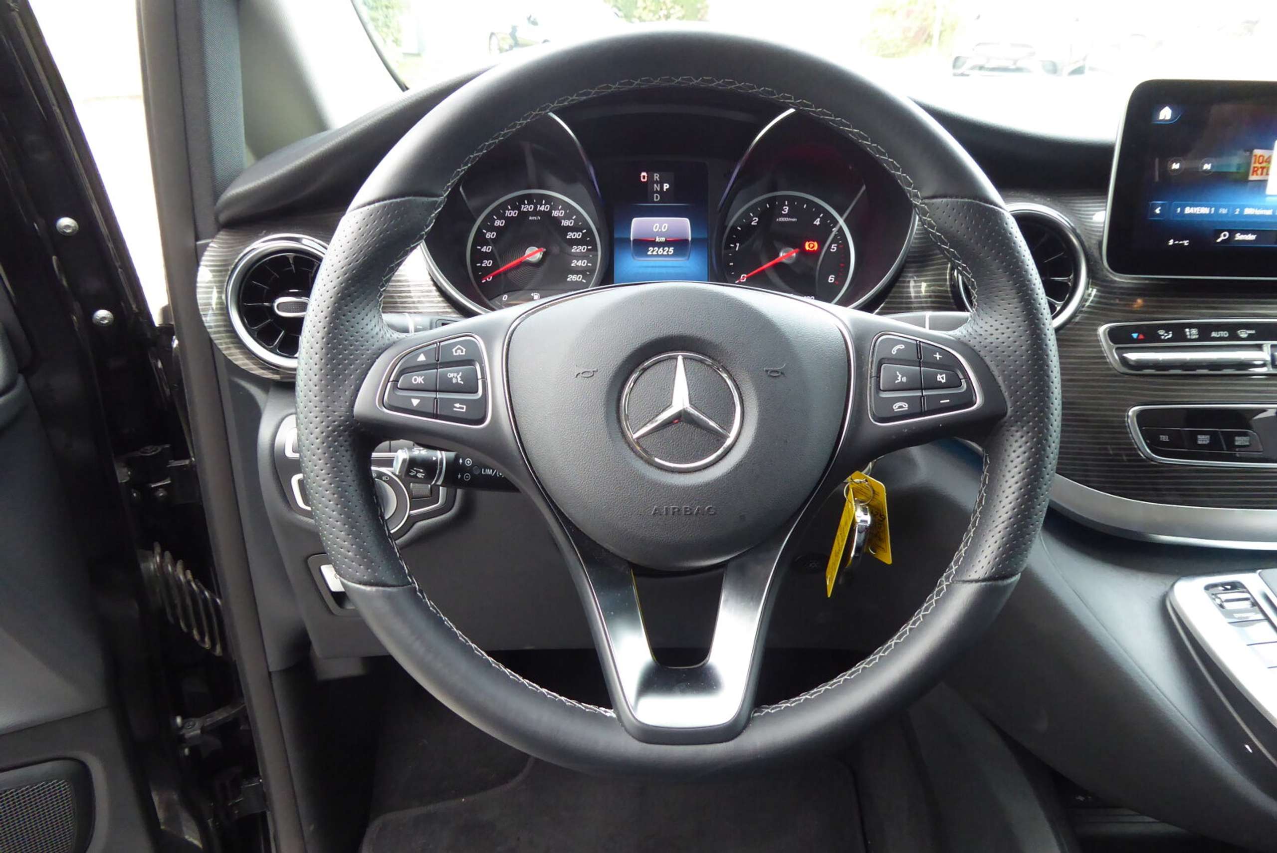 Mercedes-Benz - V 300