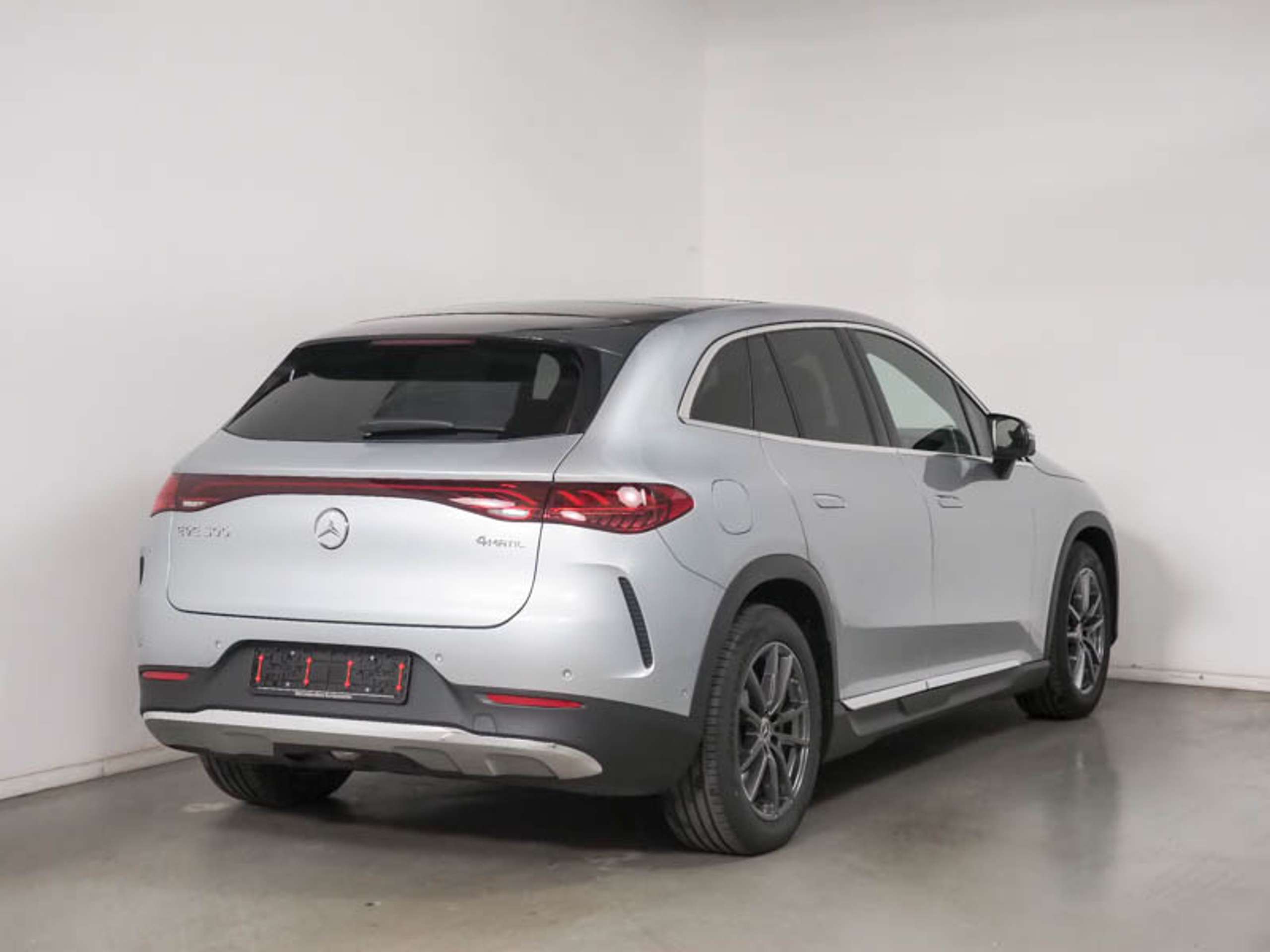 Mercedes-Benz - EQE SUV