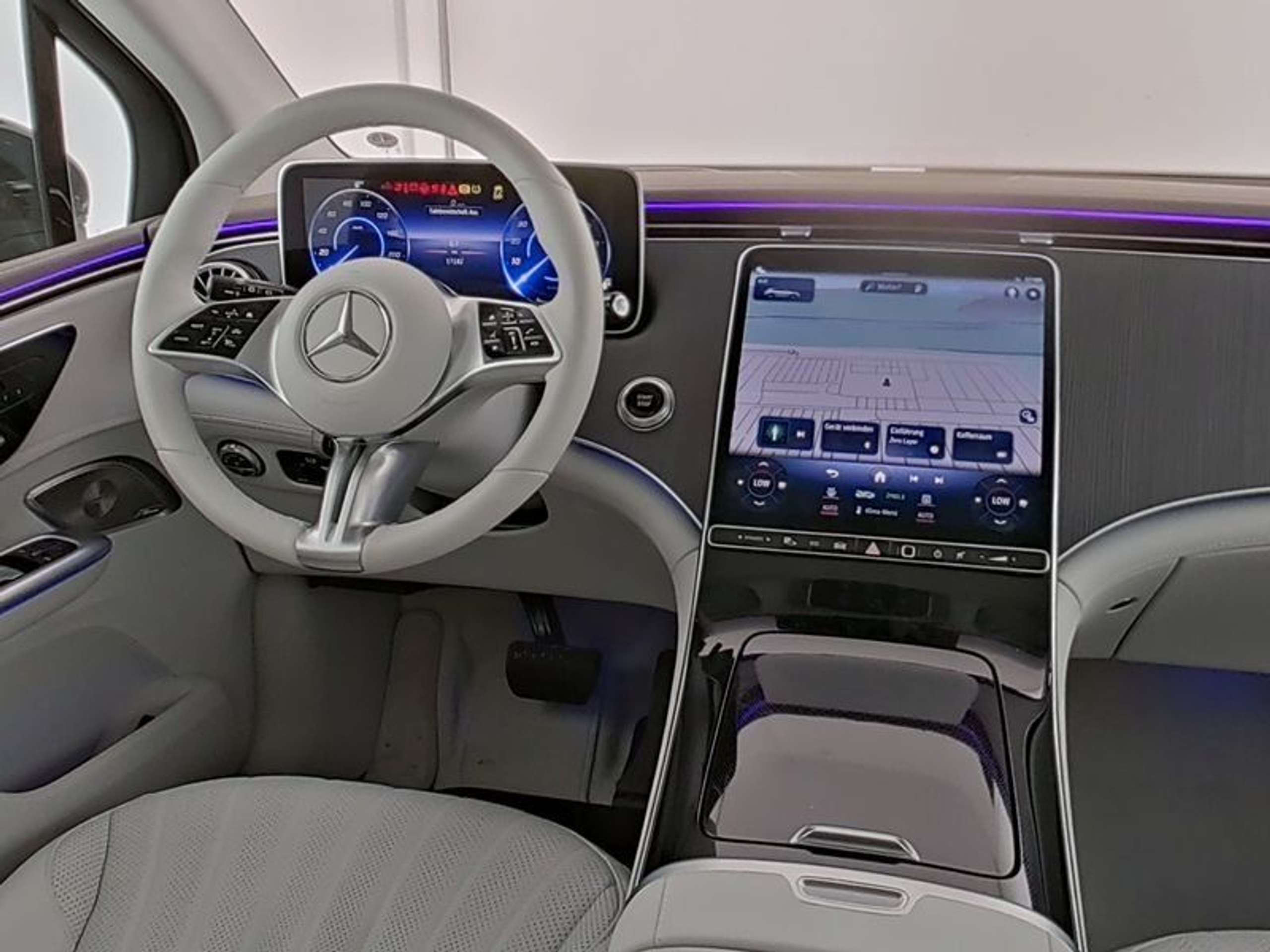 Mercedes-Benz - EQE SUV