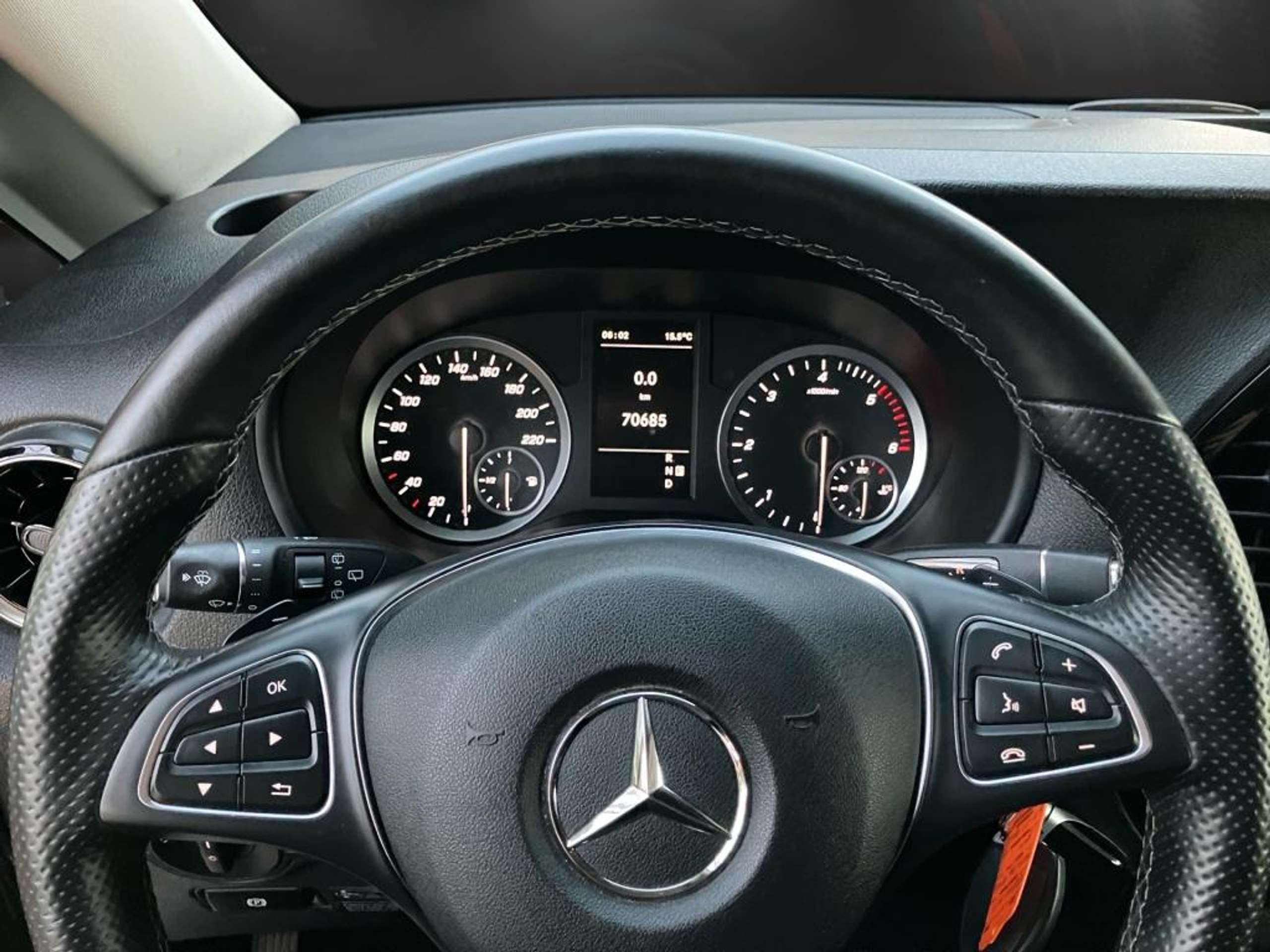 Mercedes-Benz - V 300