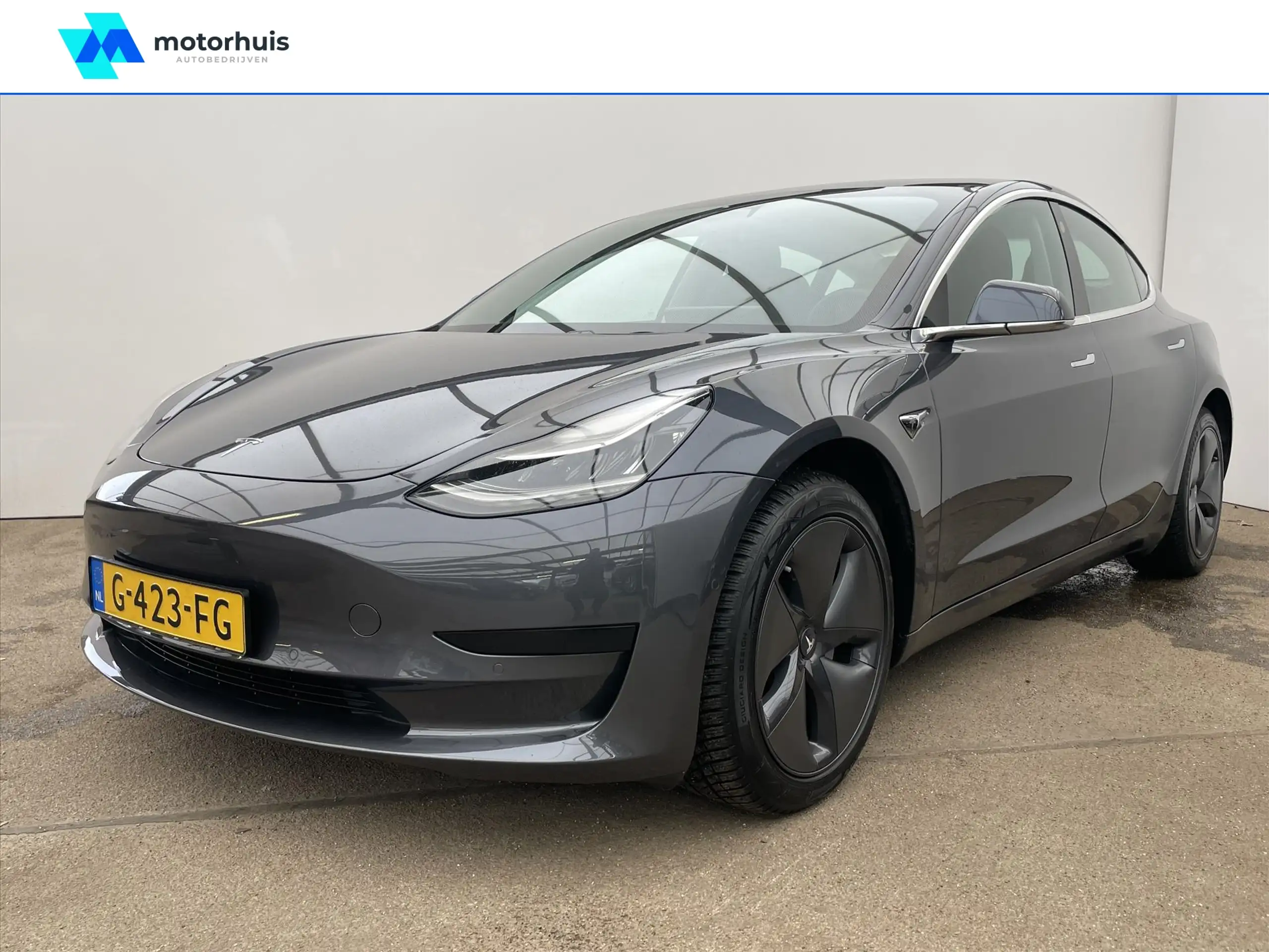 Tesla - Model 3