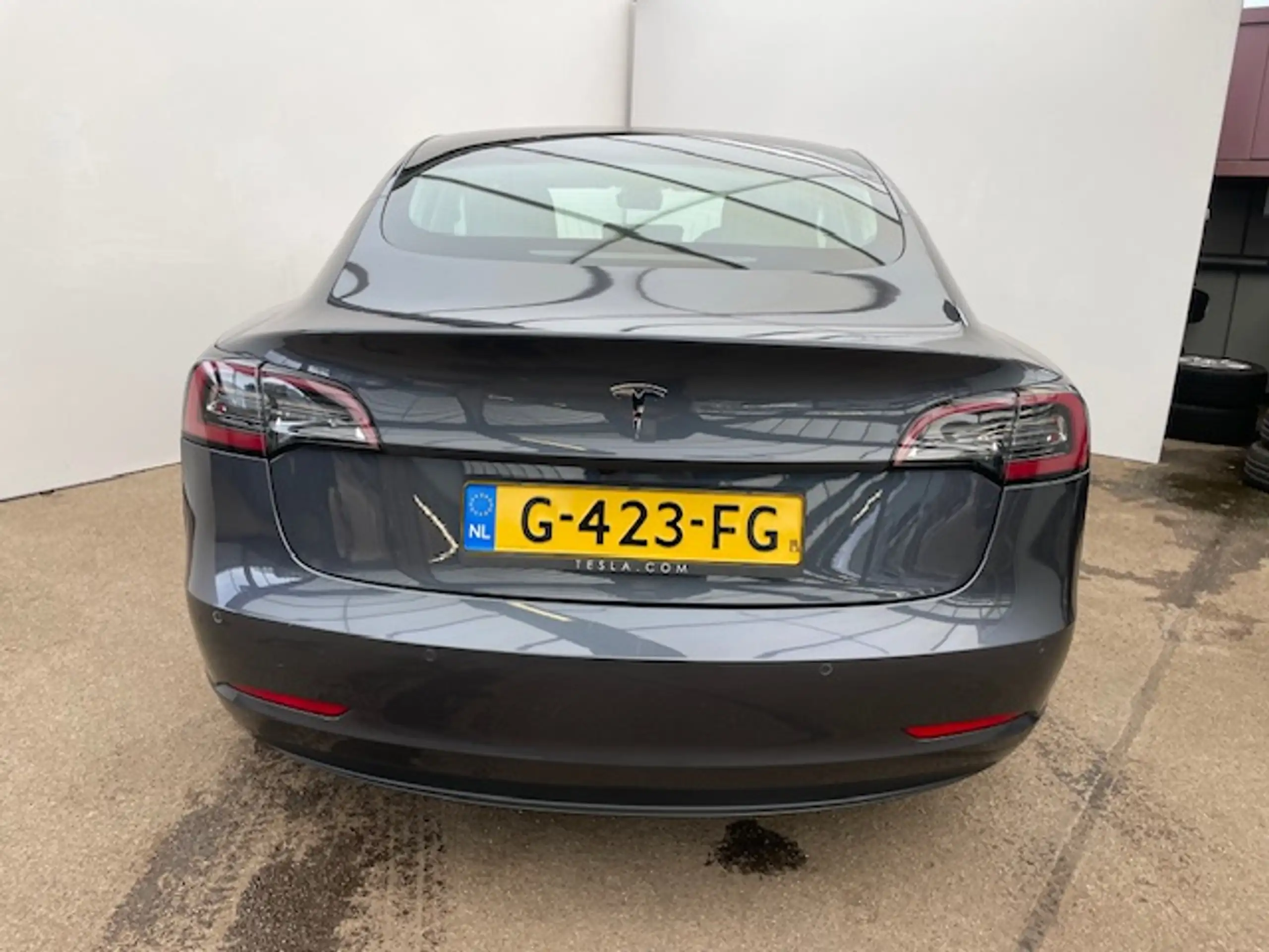 Tesla - Model 3